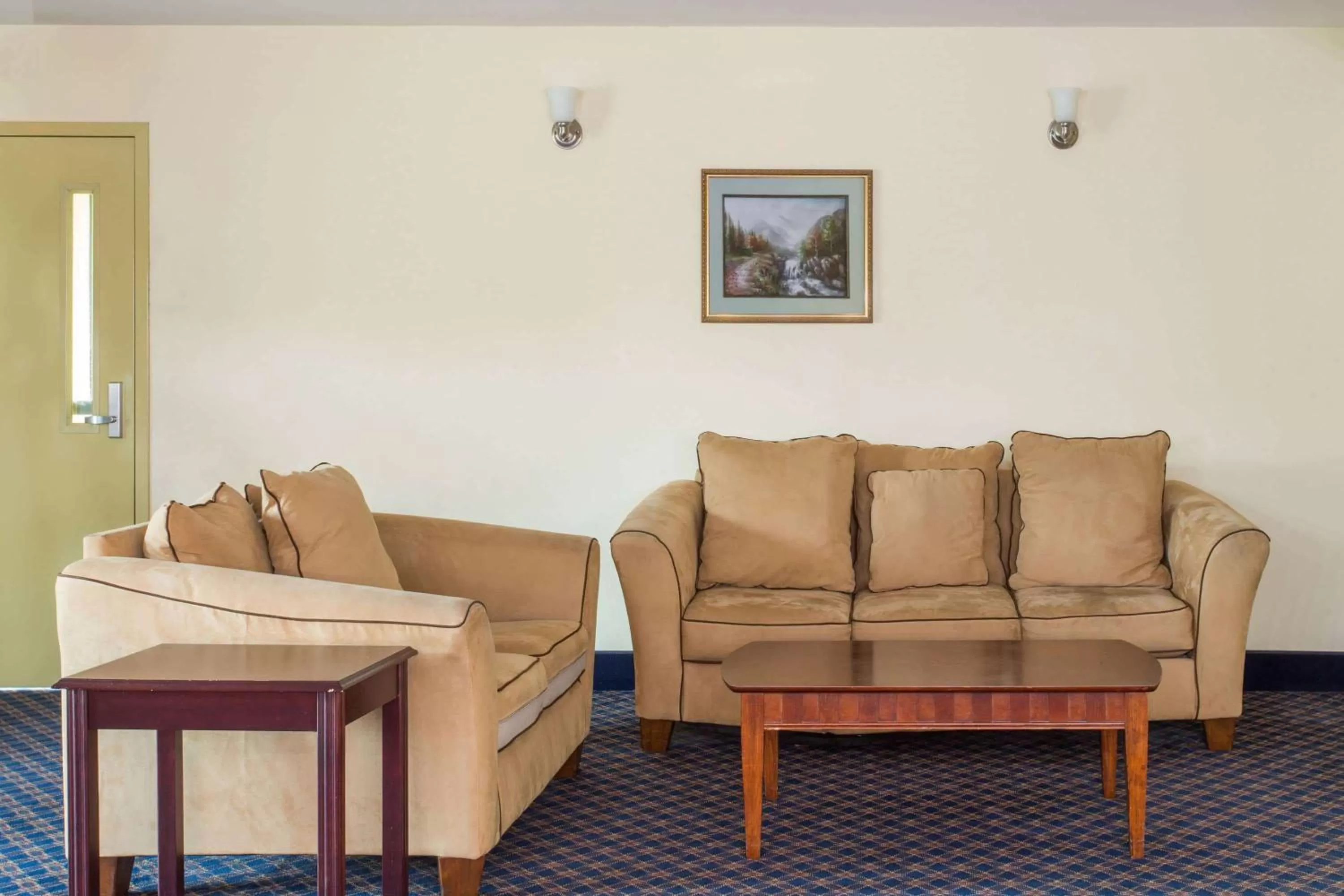 Lounge or bar in Howard Johnson by Wyndham Houma