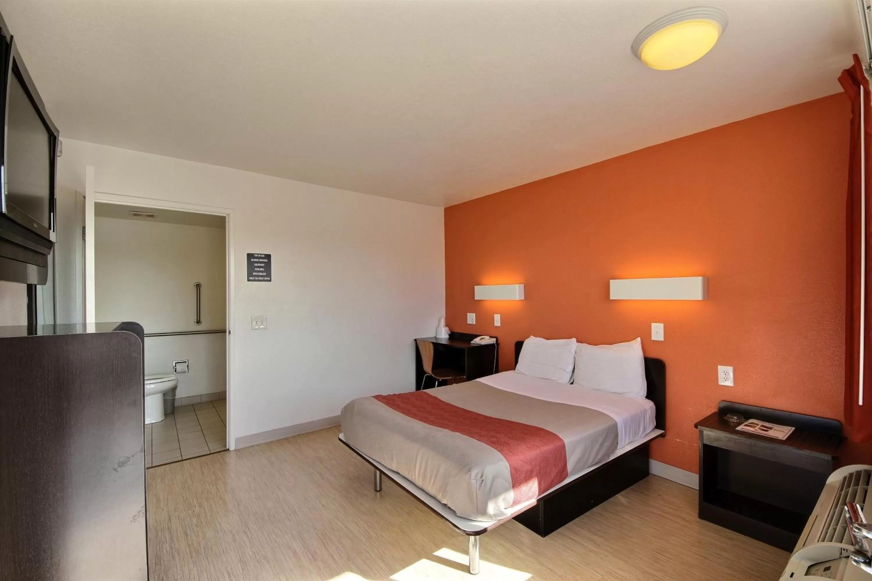 Bedroom, Bed in Motel 6-Laredo, TX - South