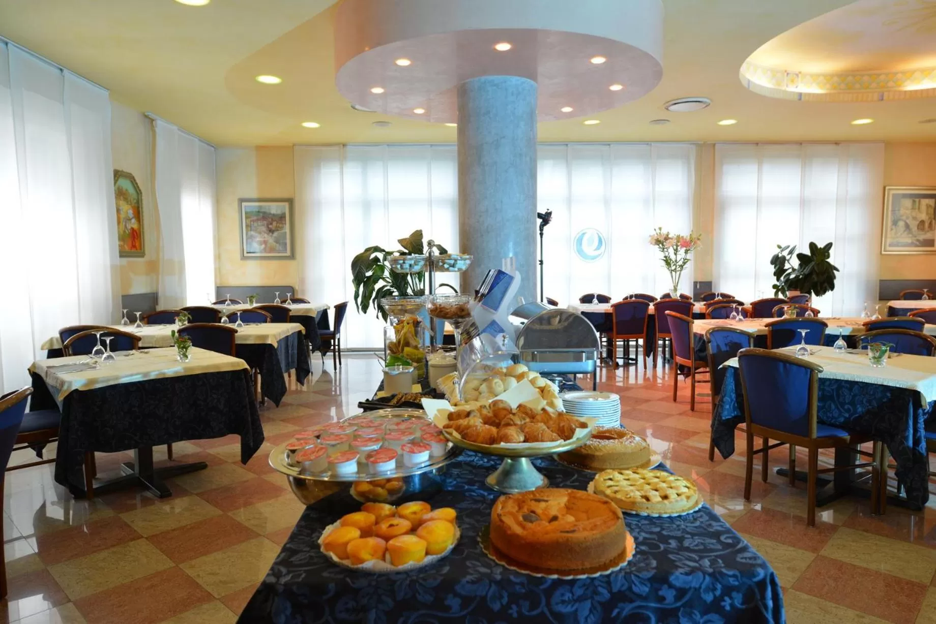 Breakfast in Hotel Eden