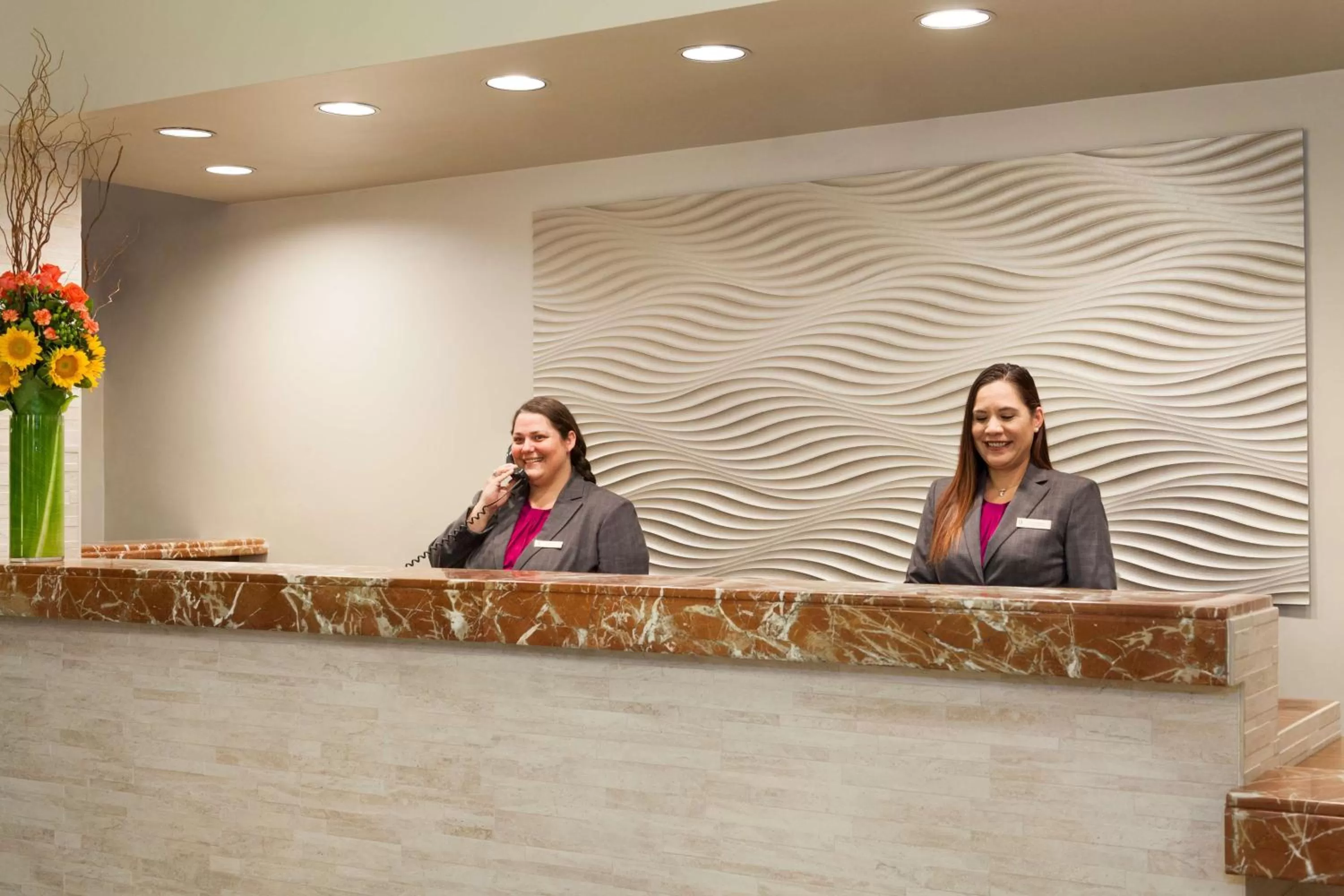 Lobby or reception in Embassy Suites by Hilton Lompoc Central Coast