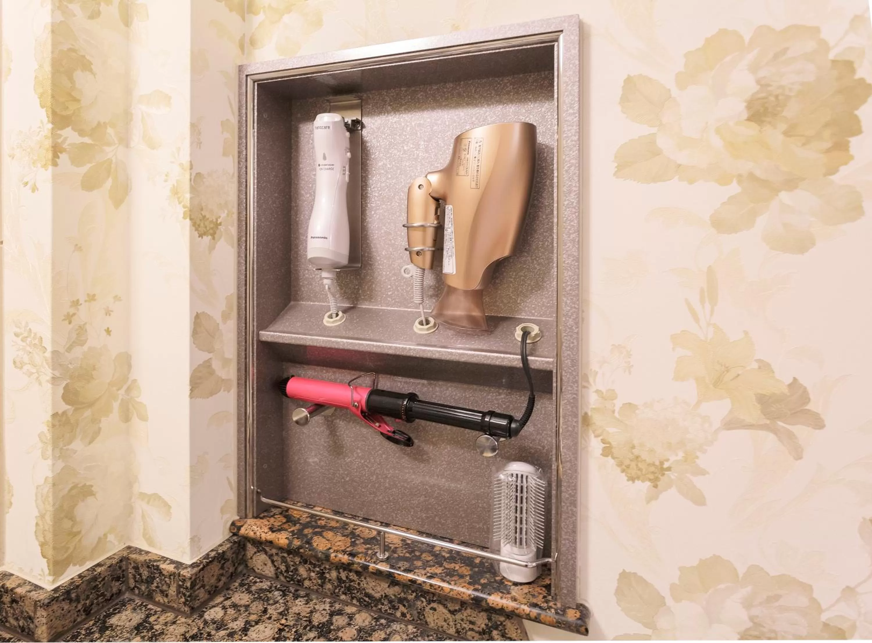 Bathroom in Lucky Sun