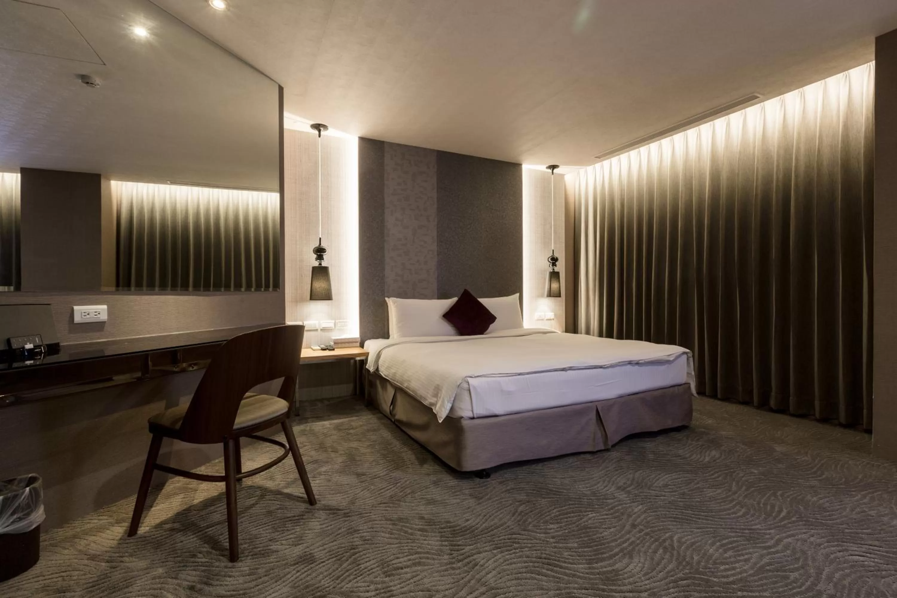 Photo of the whole room, Bed in Green Hotel