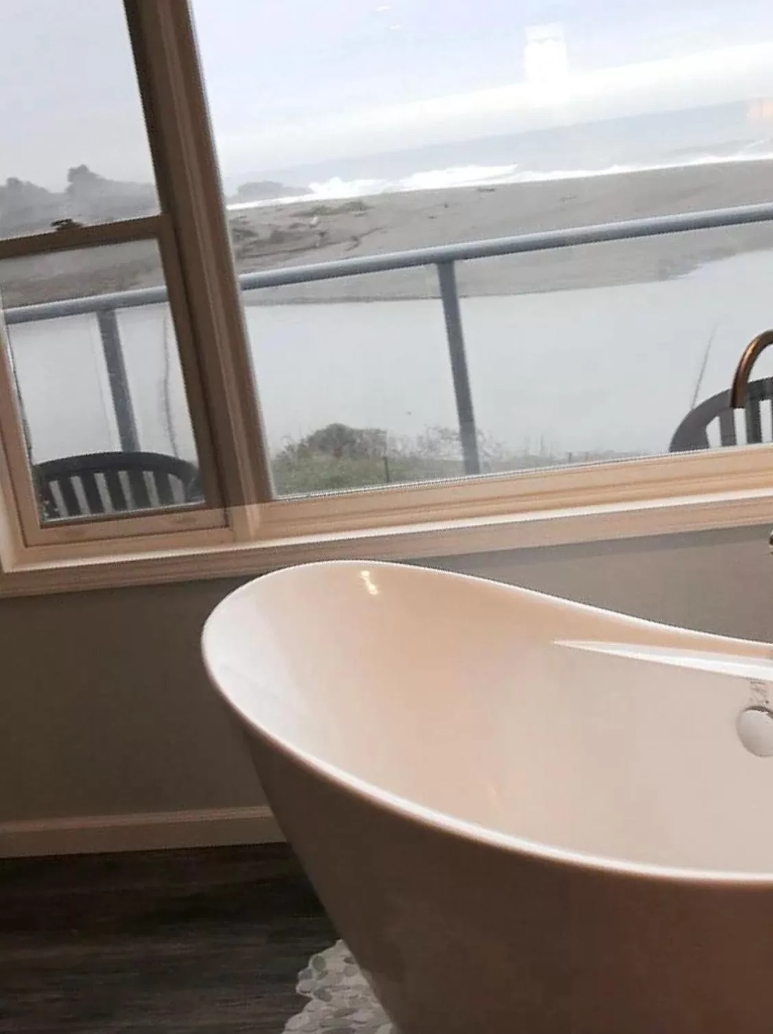 Bath in Hotel Breakers