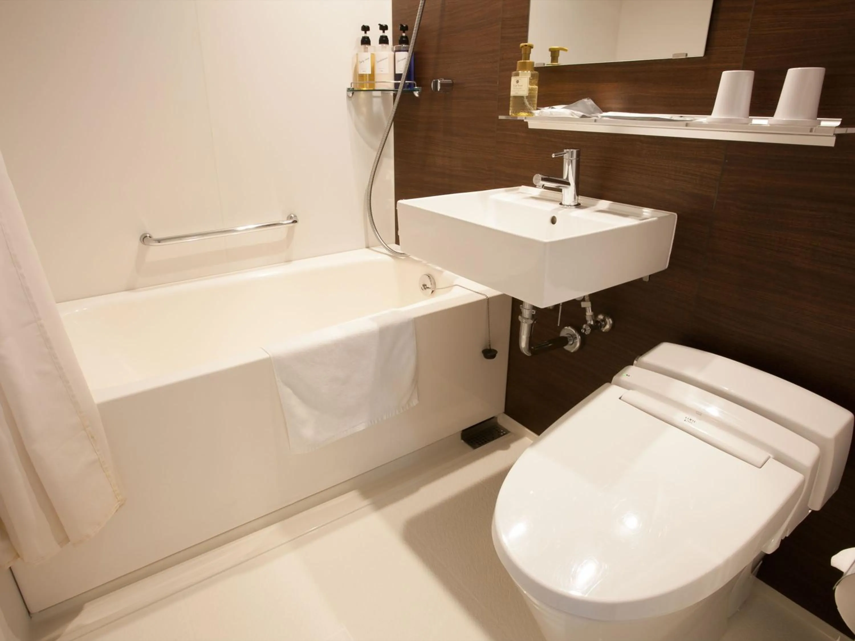 Shower in Henn na Hotel Tokyo Ginza