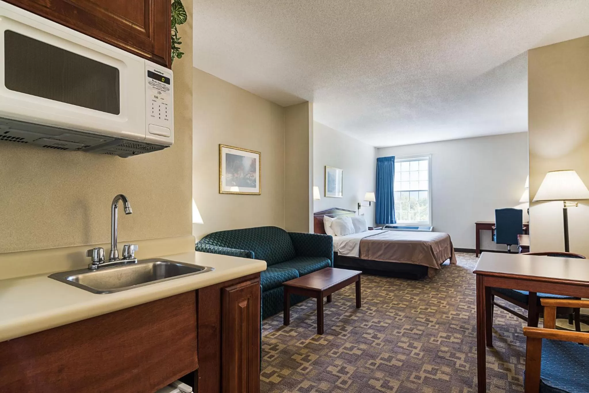 Kitchen or kitchenette in Quality Inn & Suites Schoharie near Howe Caverns