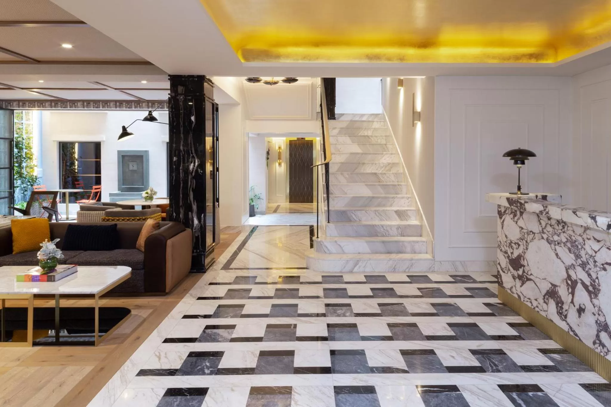 Lobby or reception in The Alest Hotel