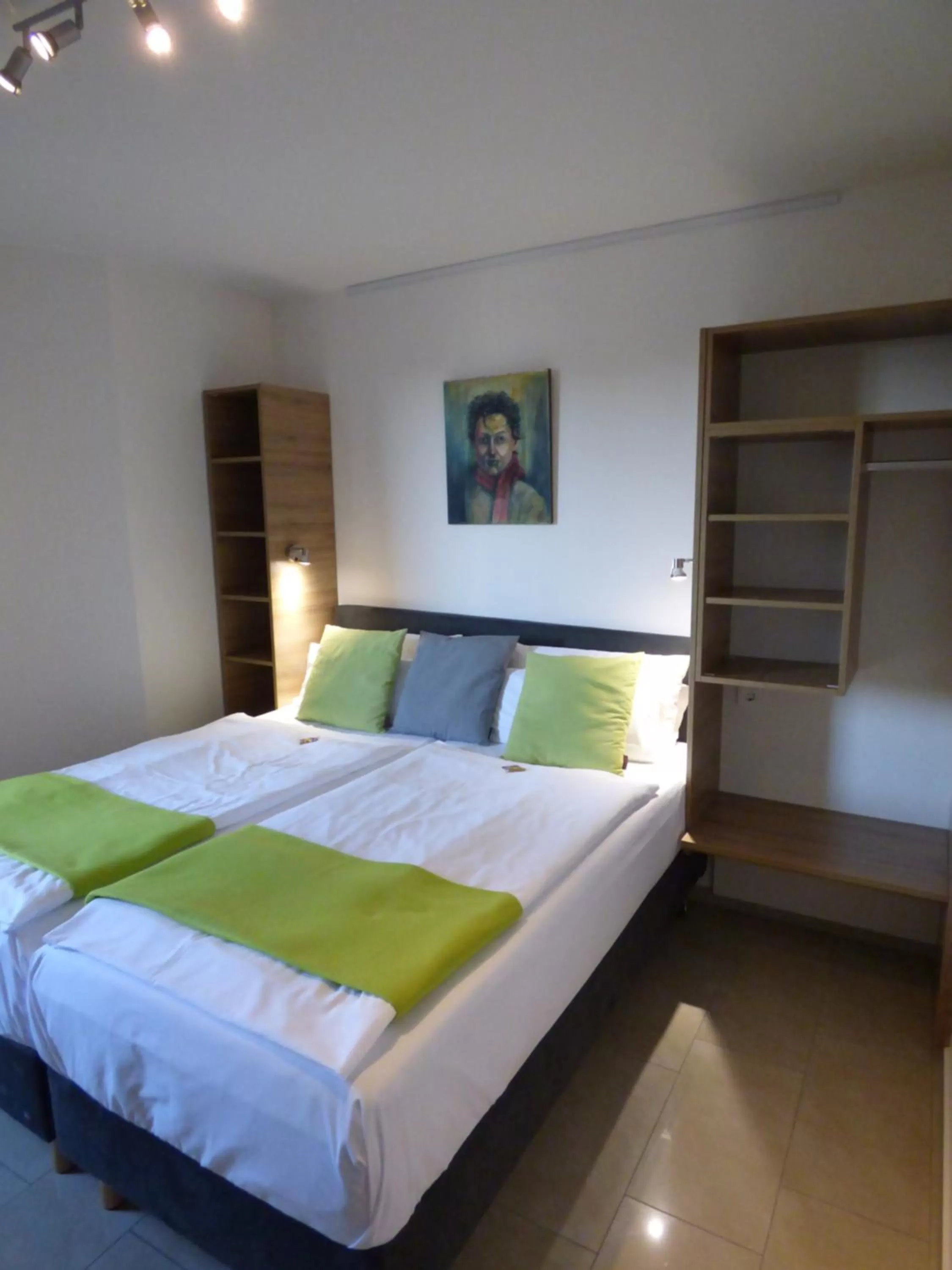 Bed in Hotel Art Inn Dinslaken