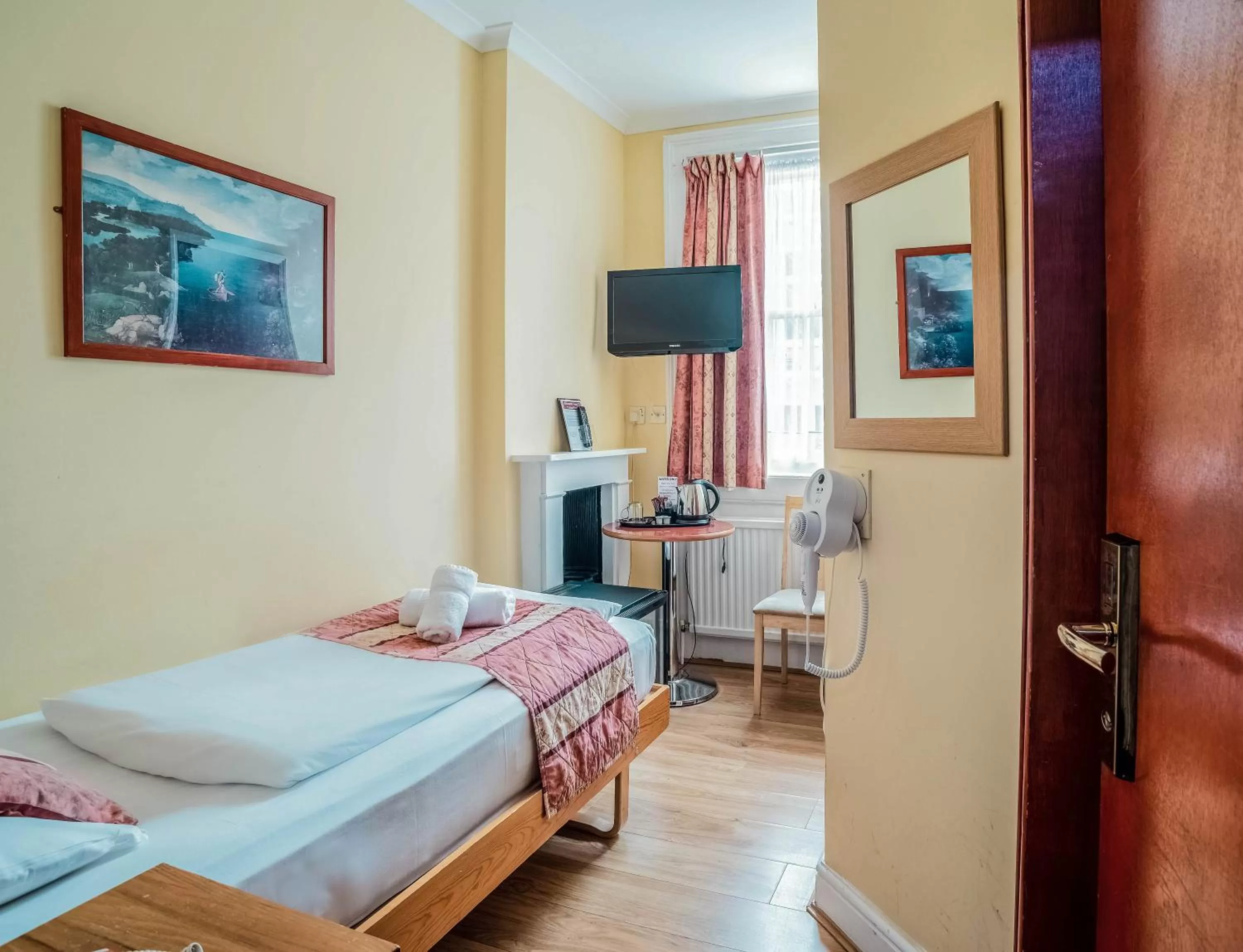 Bedroom, Bed in Shakespeare Hotel