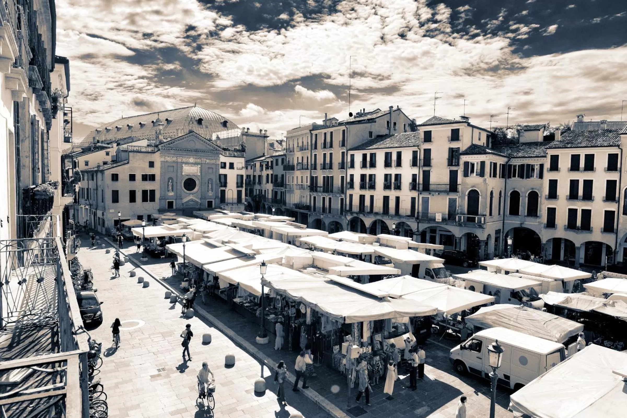 Facade/entrance in Diamantino Town House