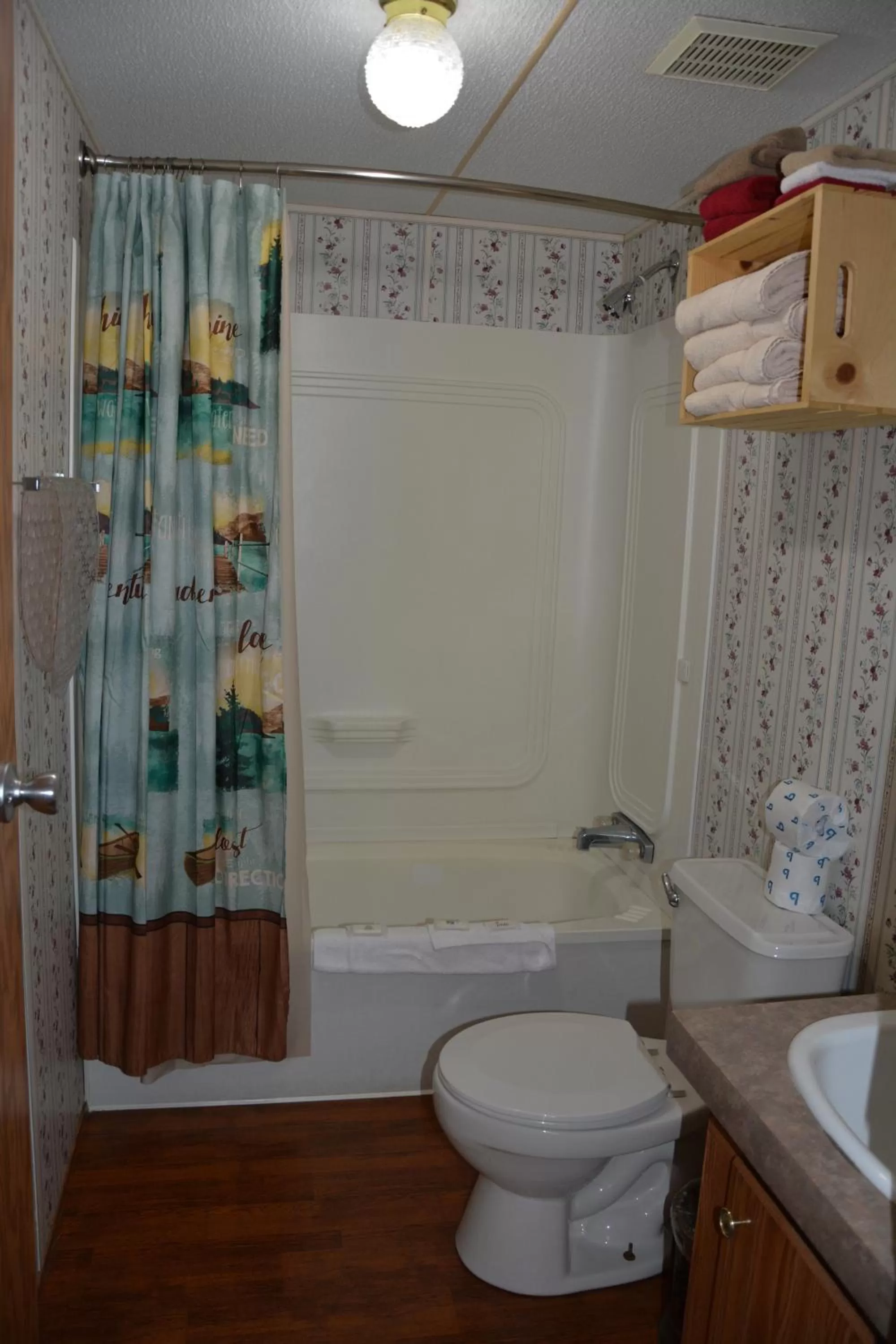 Camp Mack Lodge, Marina & RV Resort