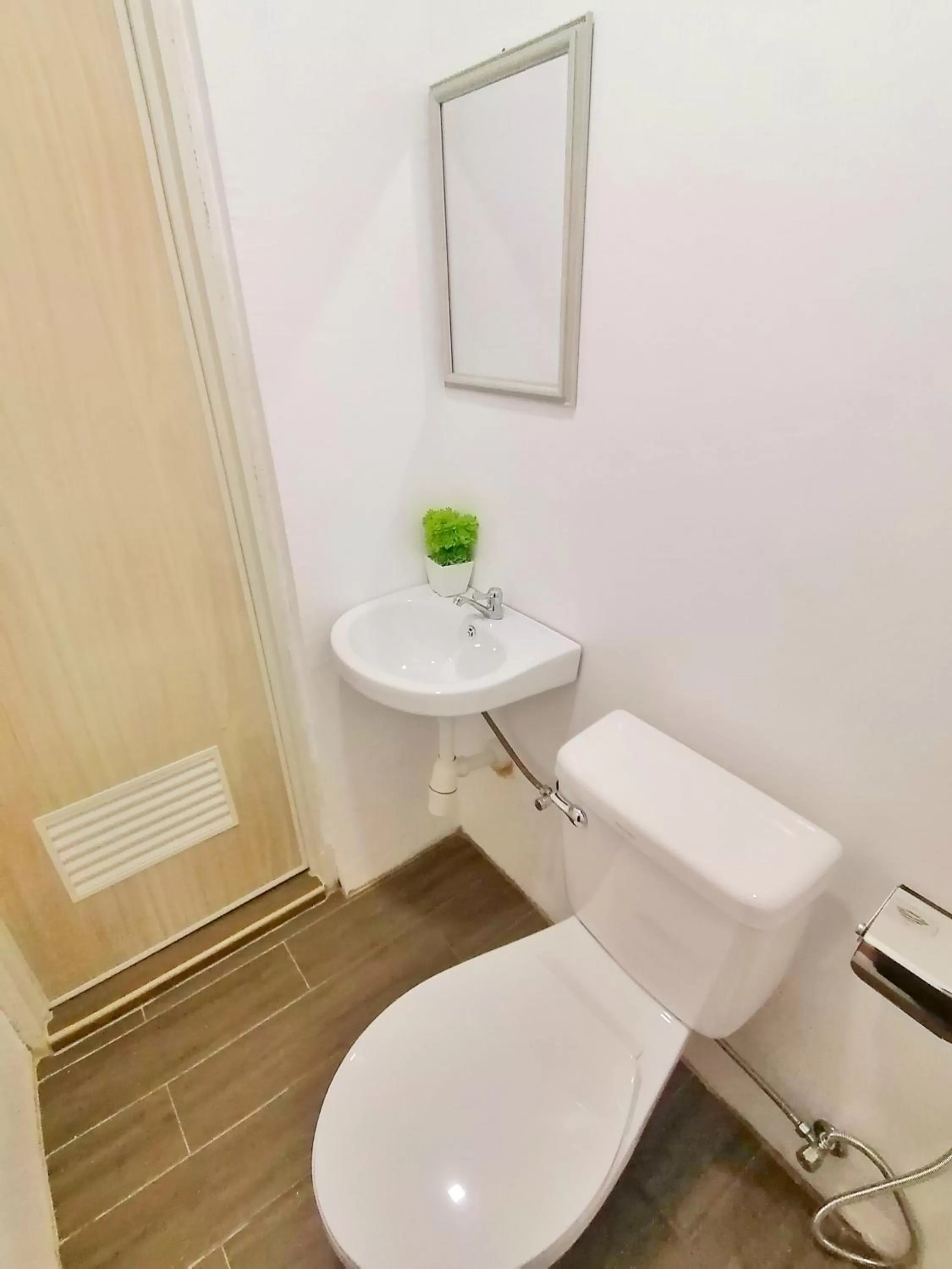 Toilet in VG Pension and Residences