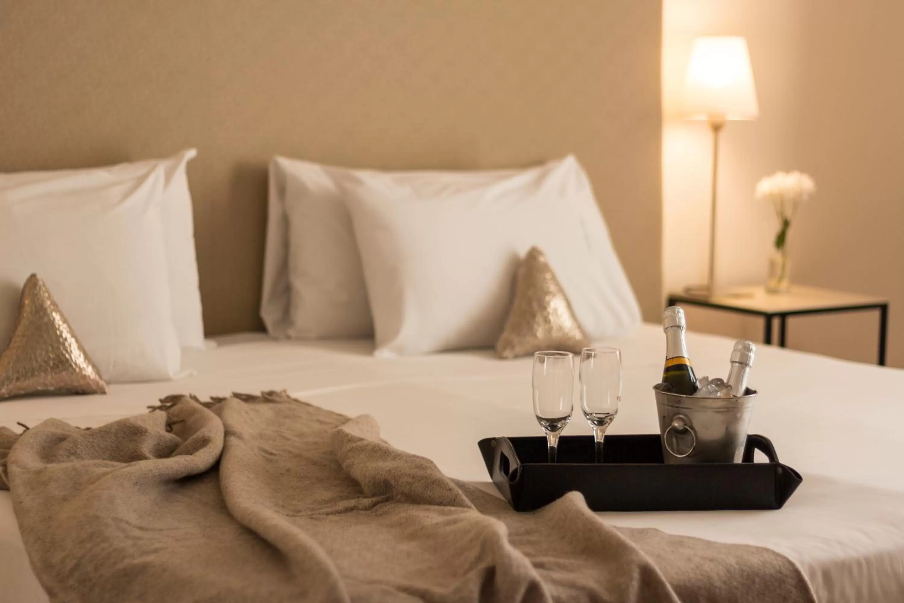 King Suite with 1 Twin Bed,  Non-Smoking  in Esplendor by Wyndham Montevideo Cervantes