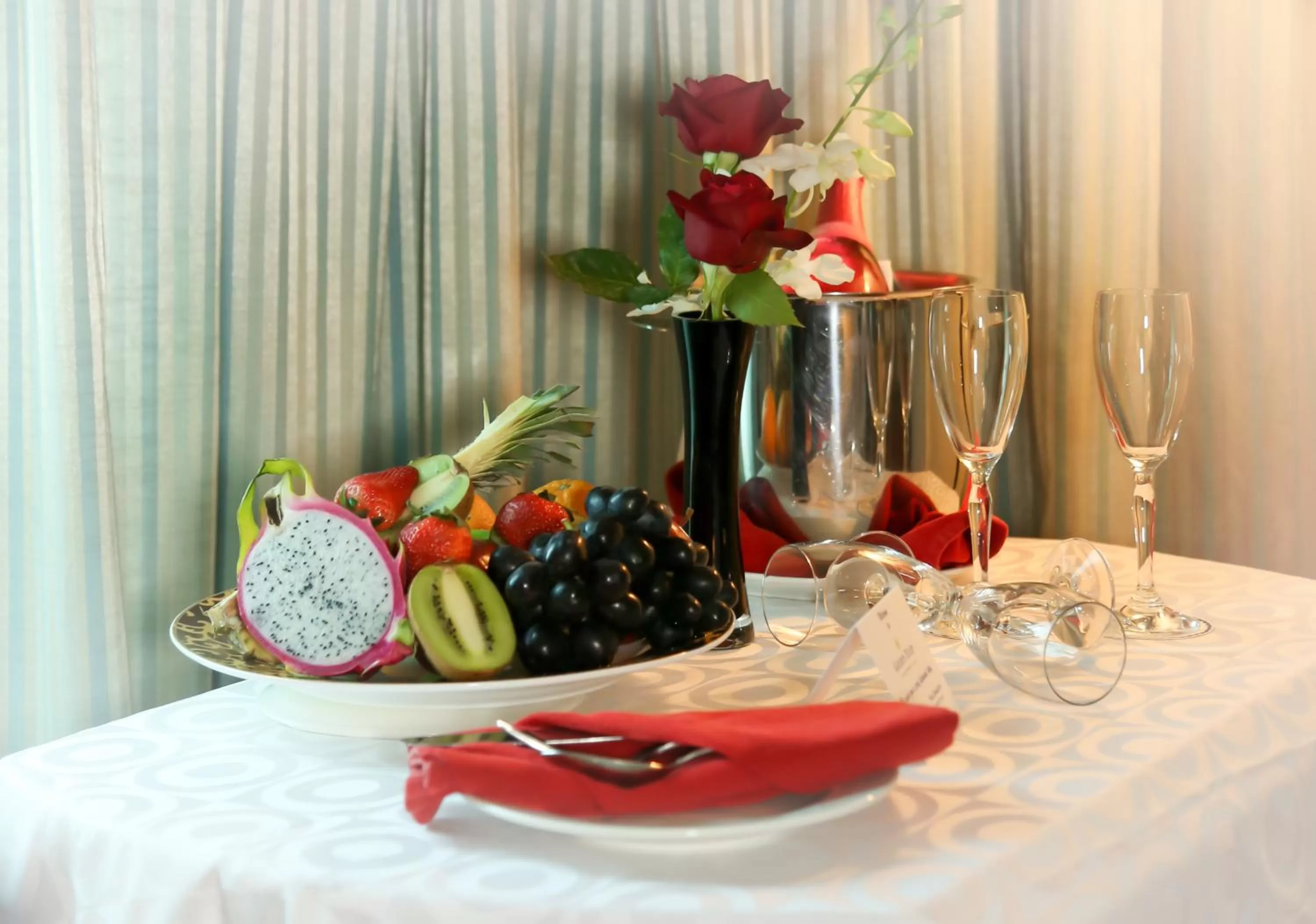 Bedroom, Food in Swiss Al Hamra Hotel