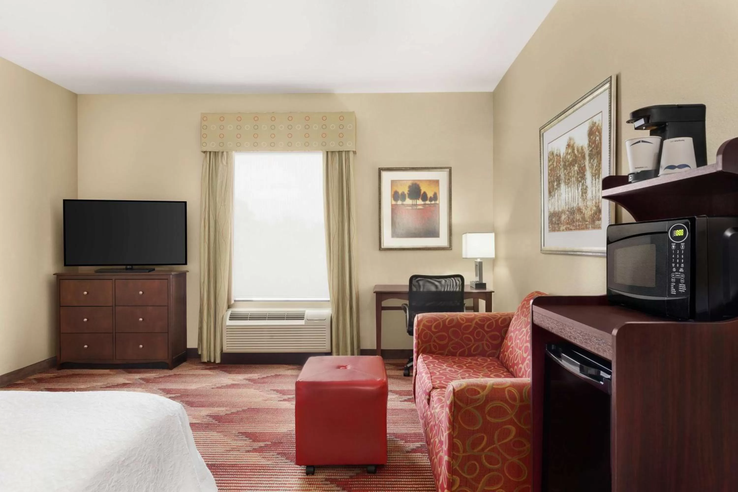 Bedroom, Bed in Hampton Inn Sulphur Springs