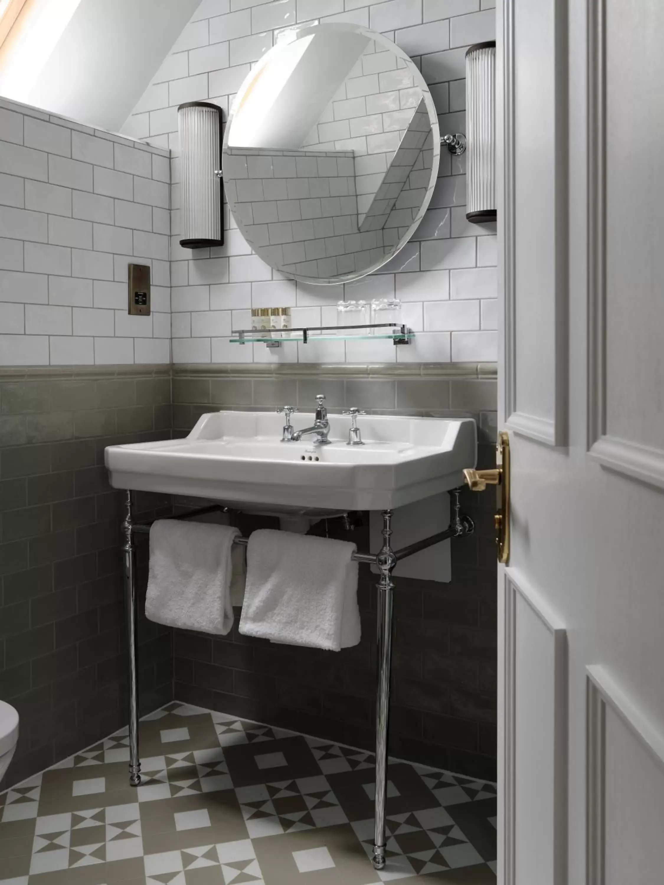 Standard Twin Room in Eastwell Manor, Champneys Hotel & Spa Standard Twin Room in Eastwell Manor, Champneys Hotel & Spa