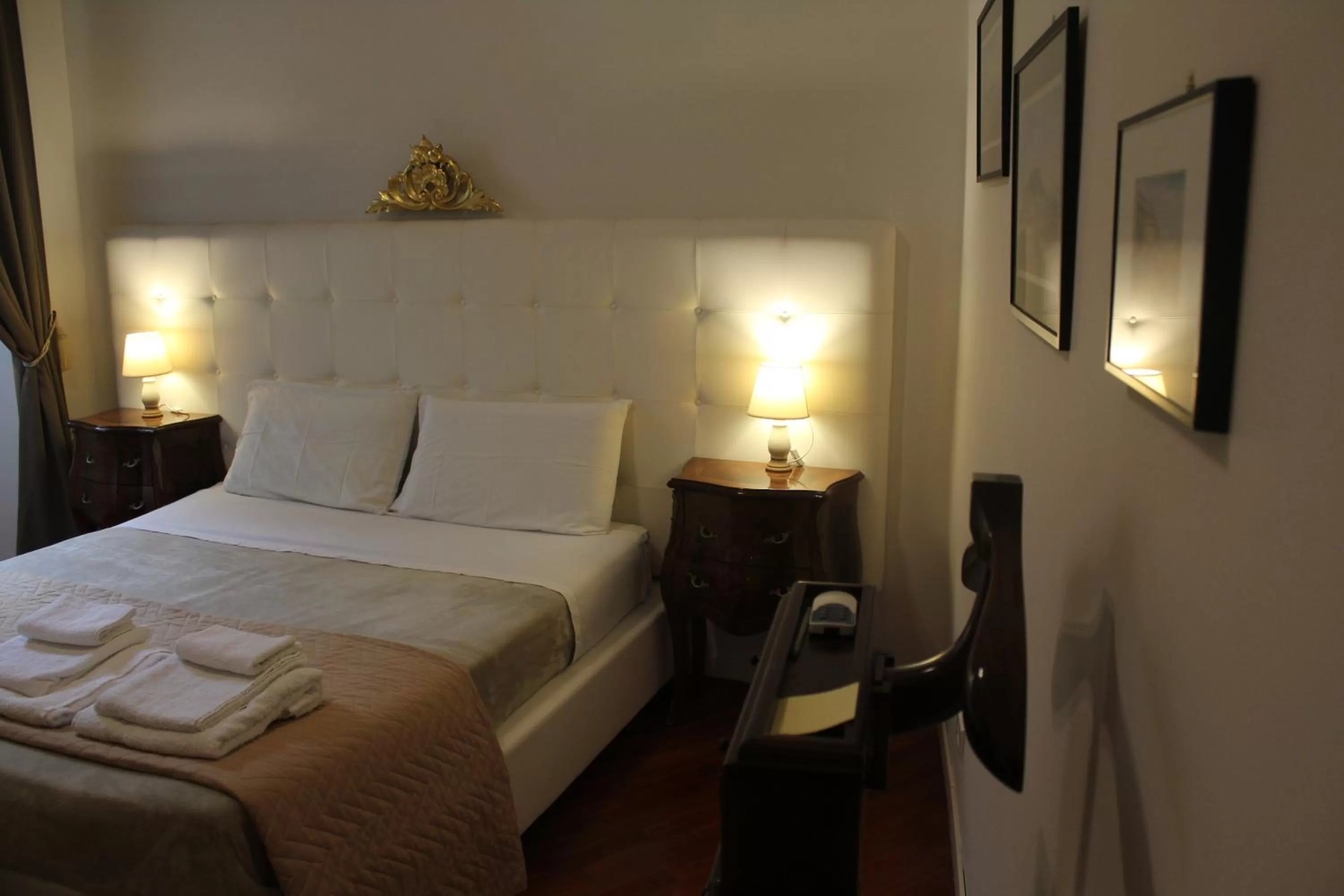 Bed in RealPartenope B&B 284