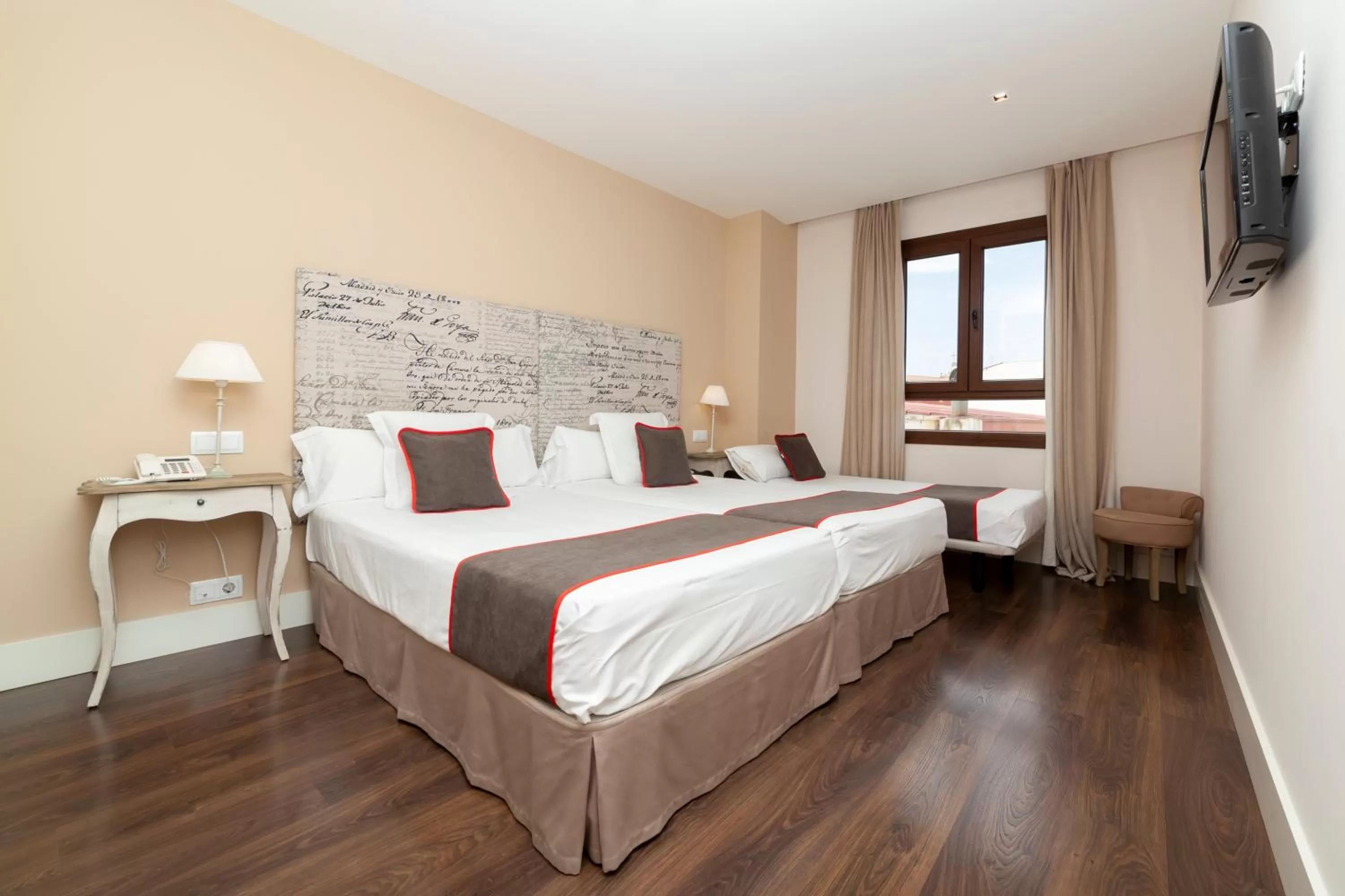 Photo of the whole room, Bed in Hotel Altora