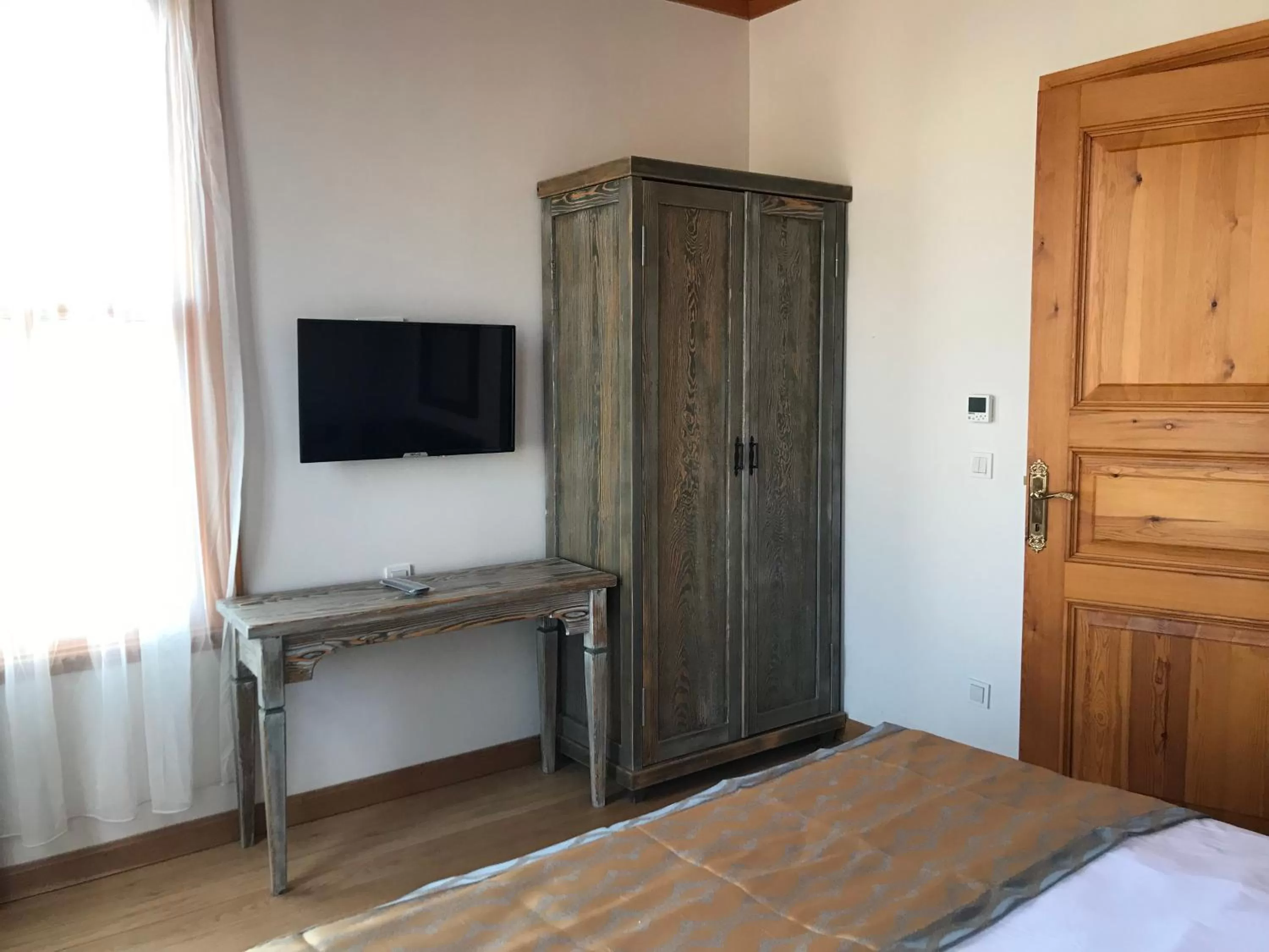 TV and multimedia, Bed in Green Mansion