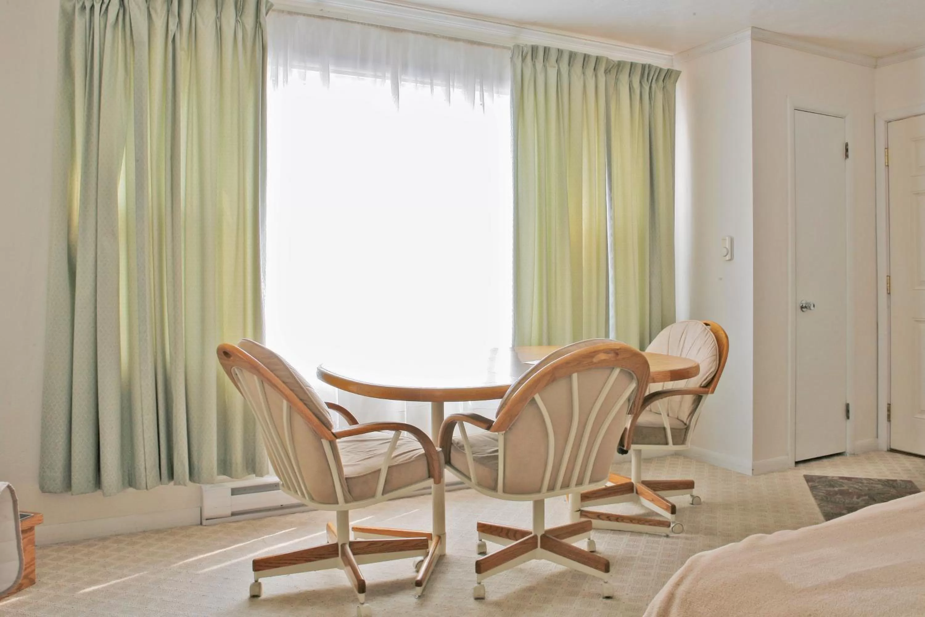 Seating Area in Peninsula Park-View Resort