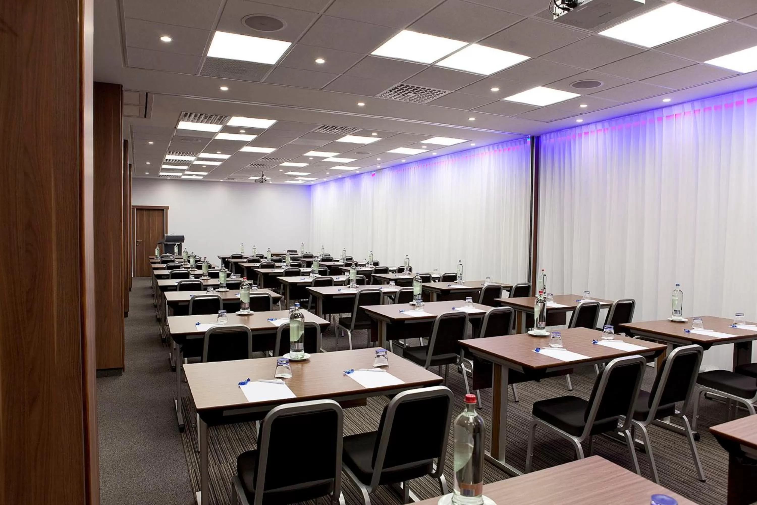 Meeting/conference room in Holiday Inn Gent Expo by IHG