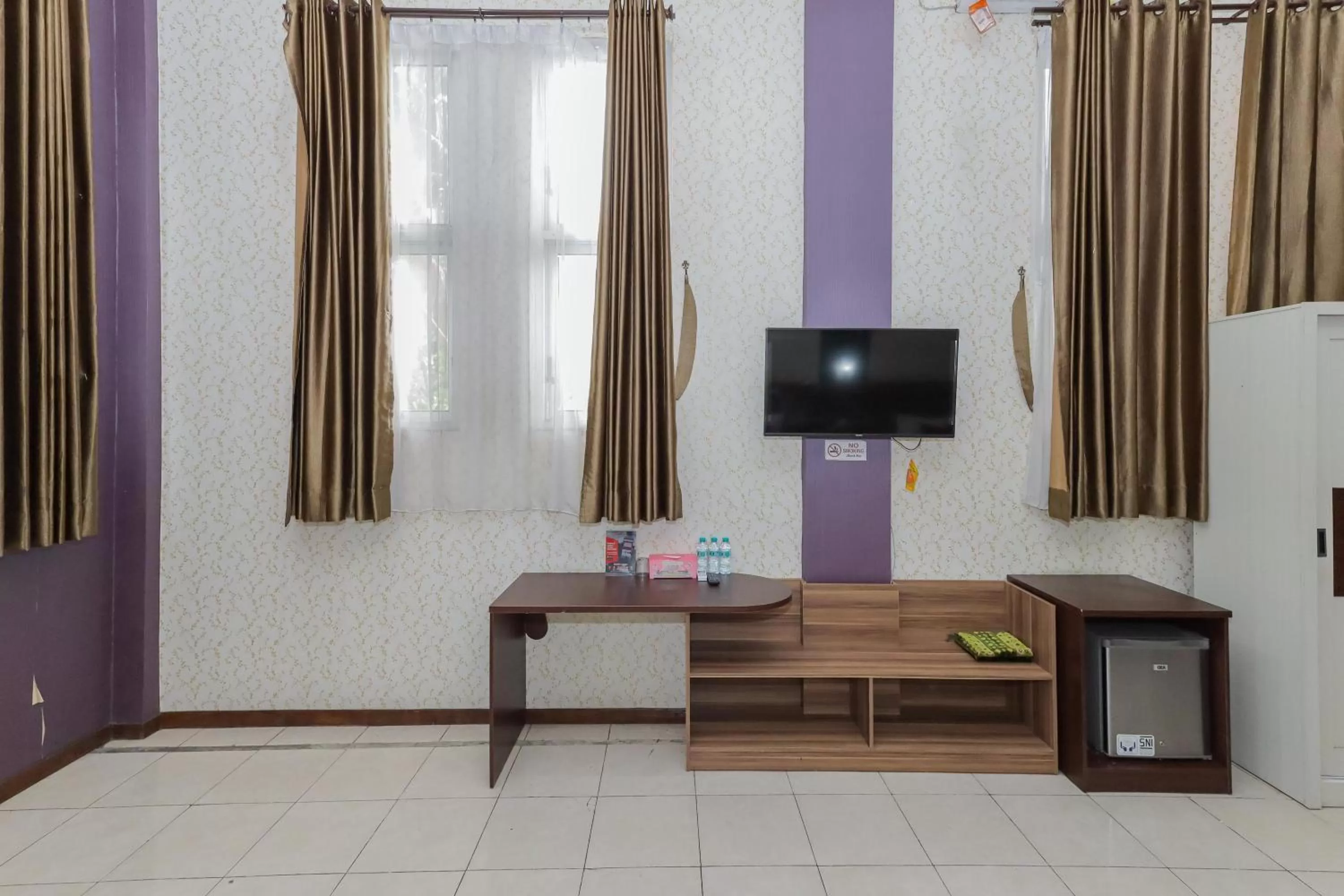 TV and multimedia in RedDoorz Syariah @ Klojen Malang