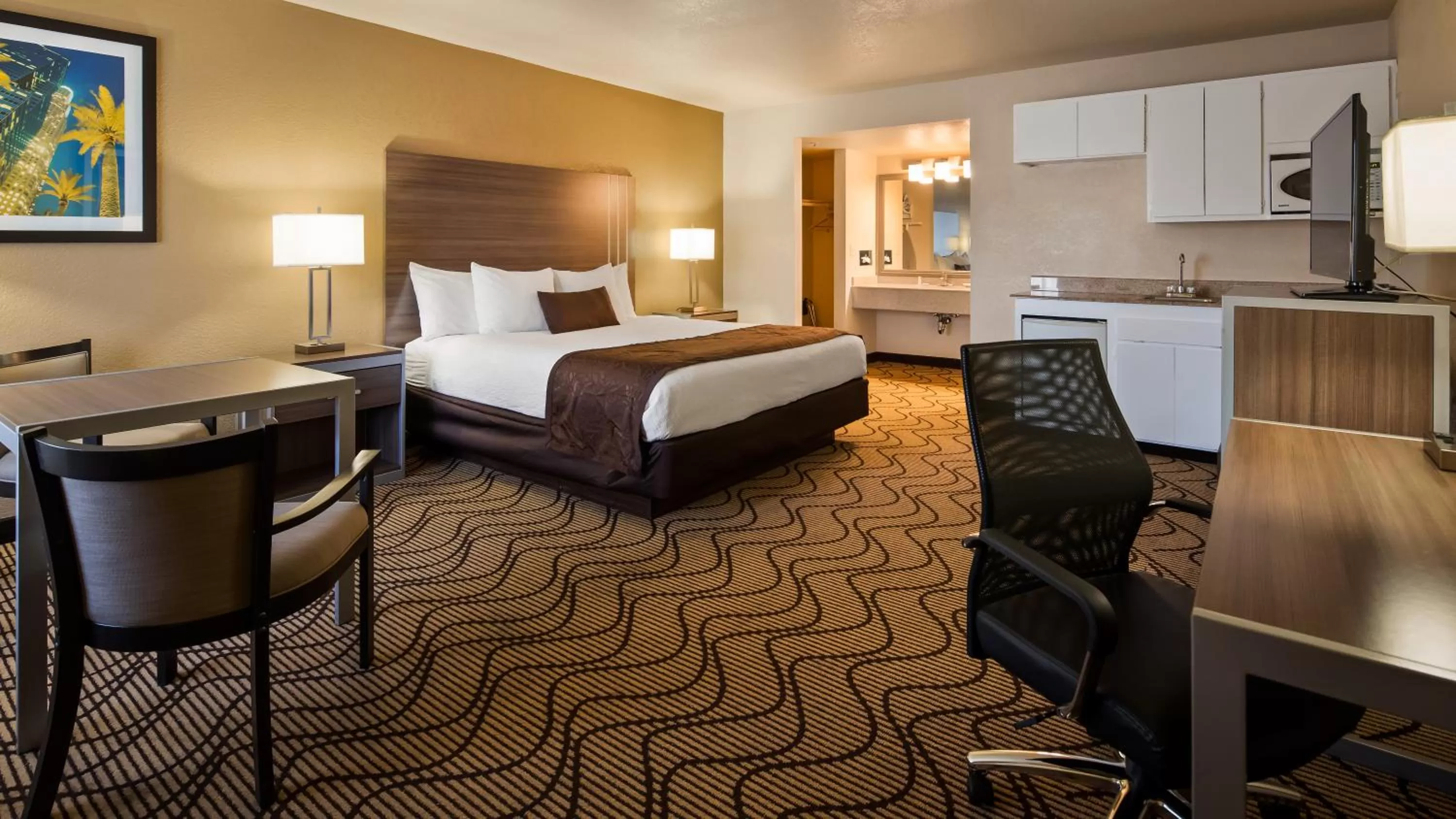 Photo of the whole room, Bed in Best Western Heritage Inn