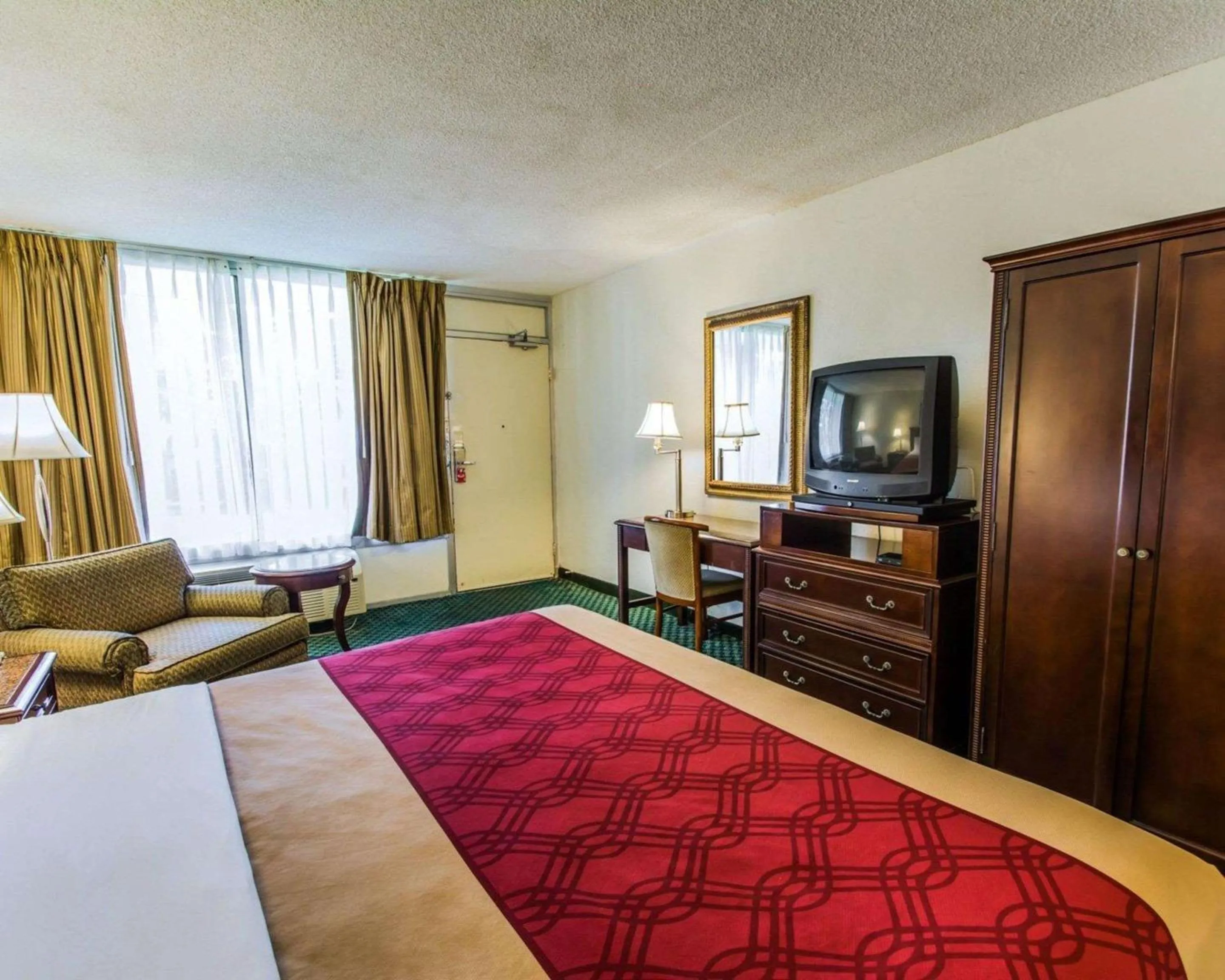 Photo of the whole room, Bed in Econo Lodge Port Canaveral Area