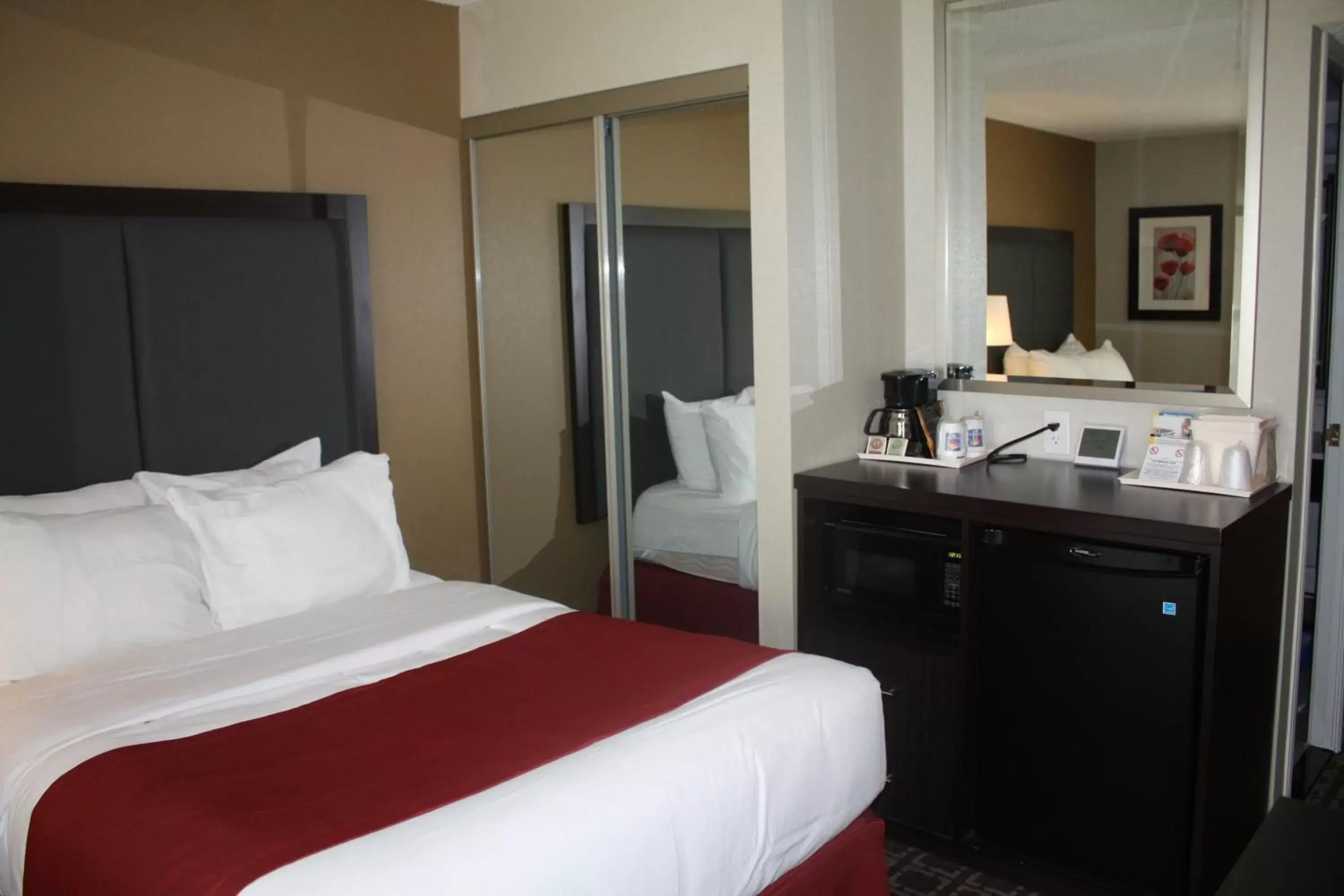 Standard Queen Room - Top Floor in Comfort Inn Standard Queen Room - Top Floor in Comfort Inn