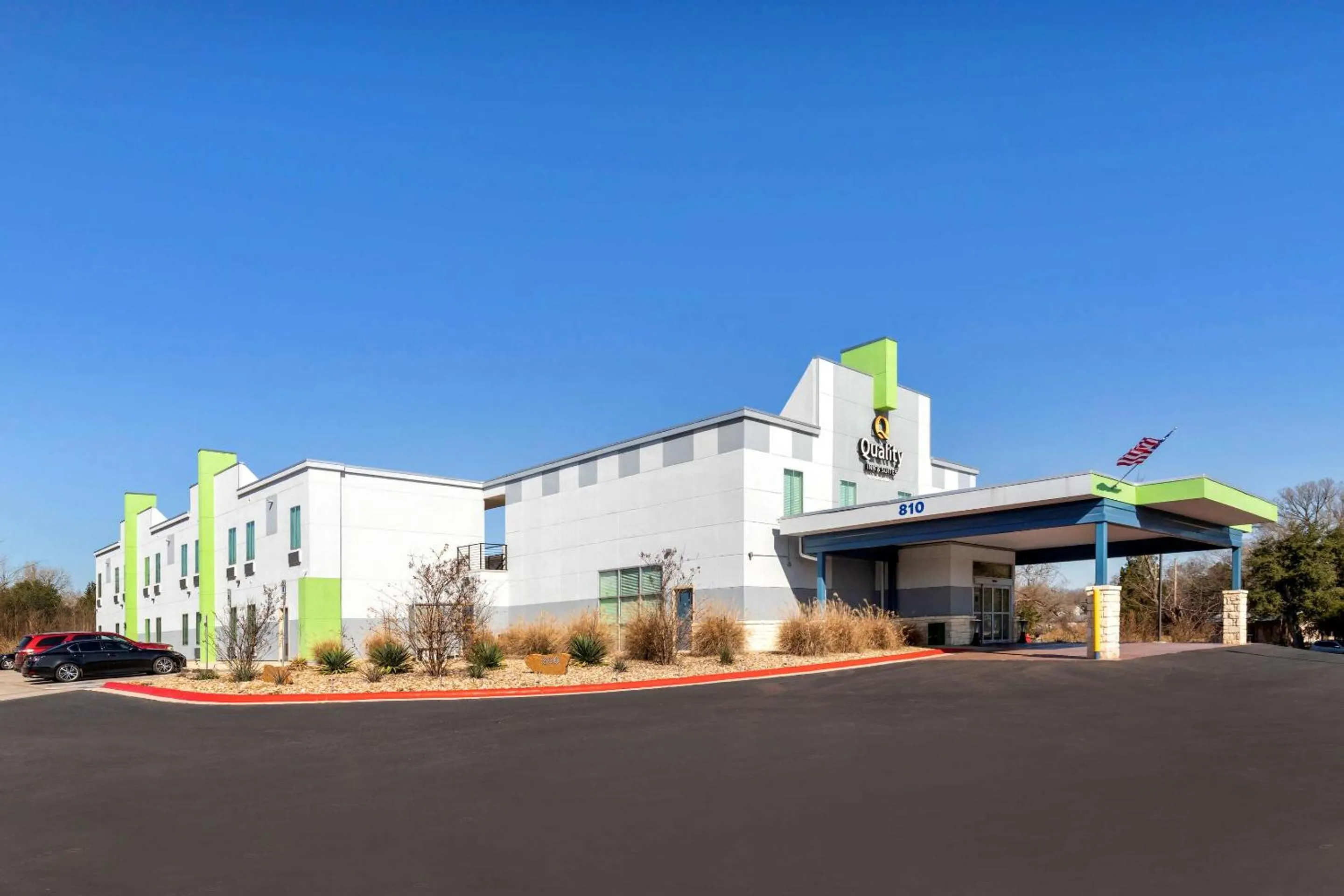 Property Building in Quality Inn & Suites Elgin by Choice Hotels