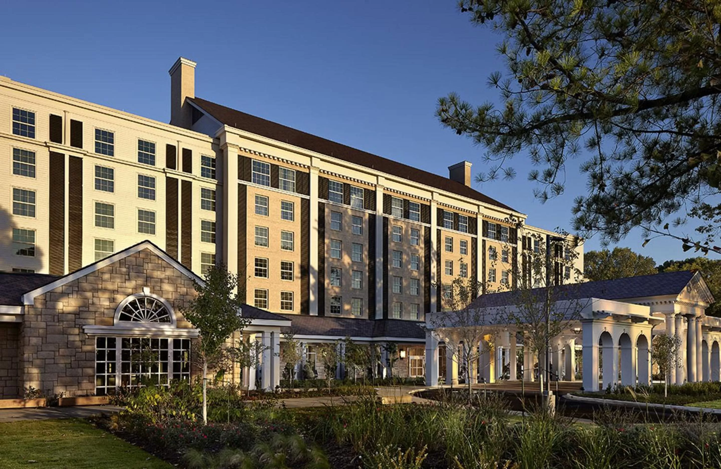 Facade/entrance in The Guest House at Graceland