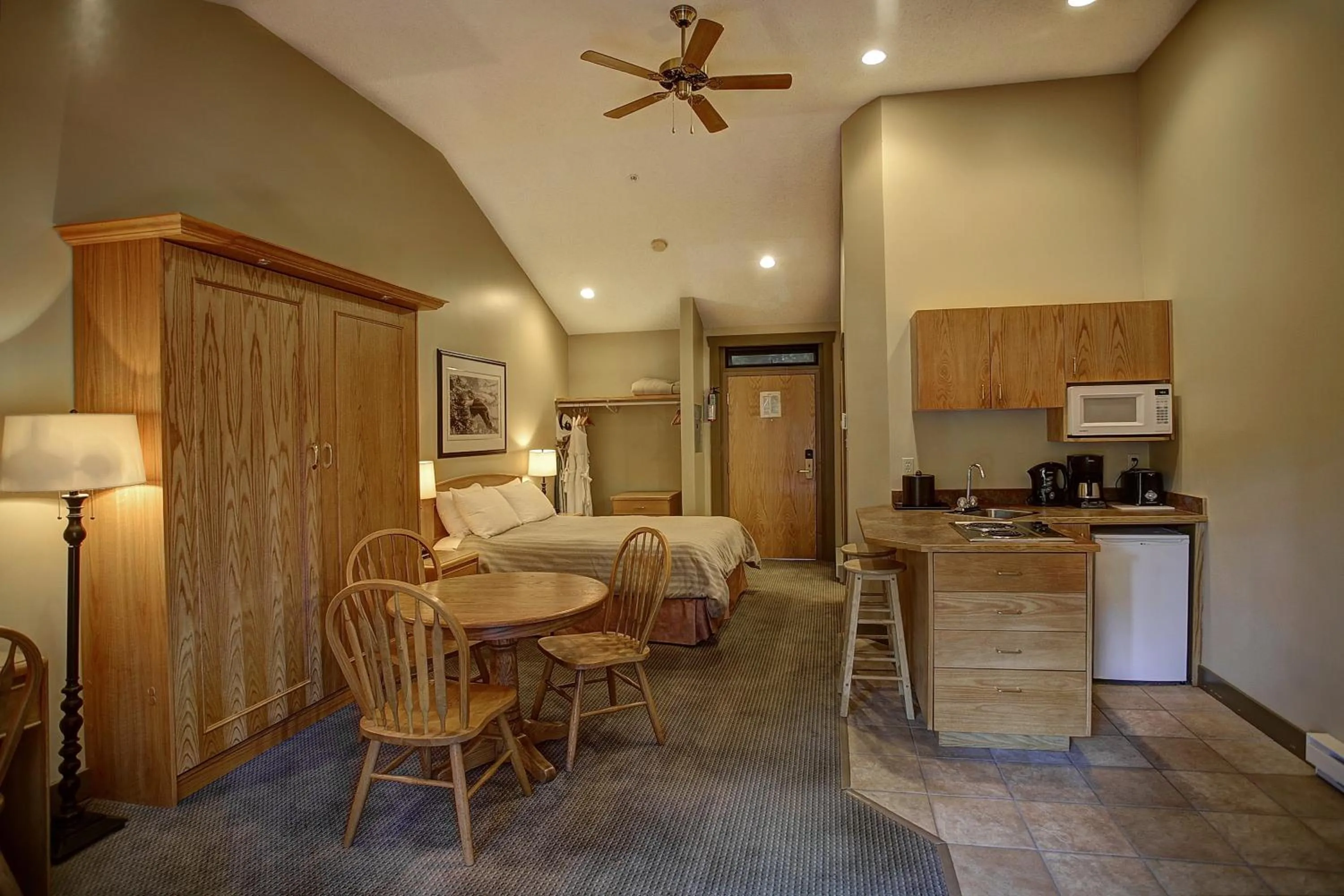 Photo of the whole room in Tigh-Na-Mara Seaside Spa Resort