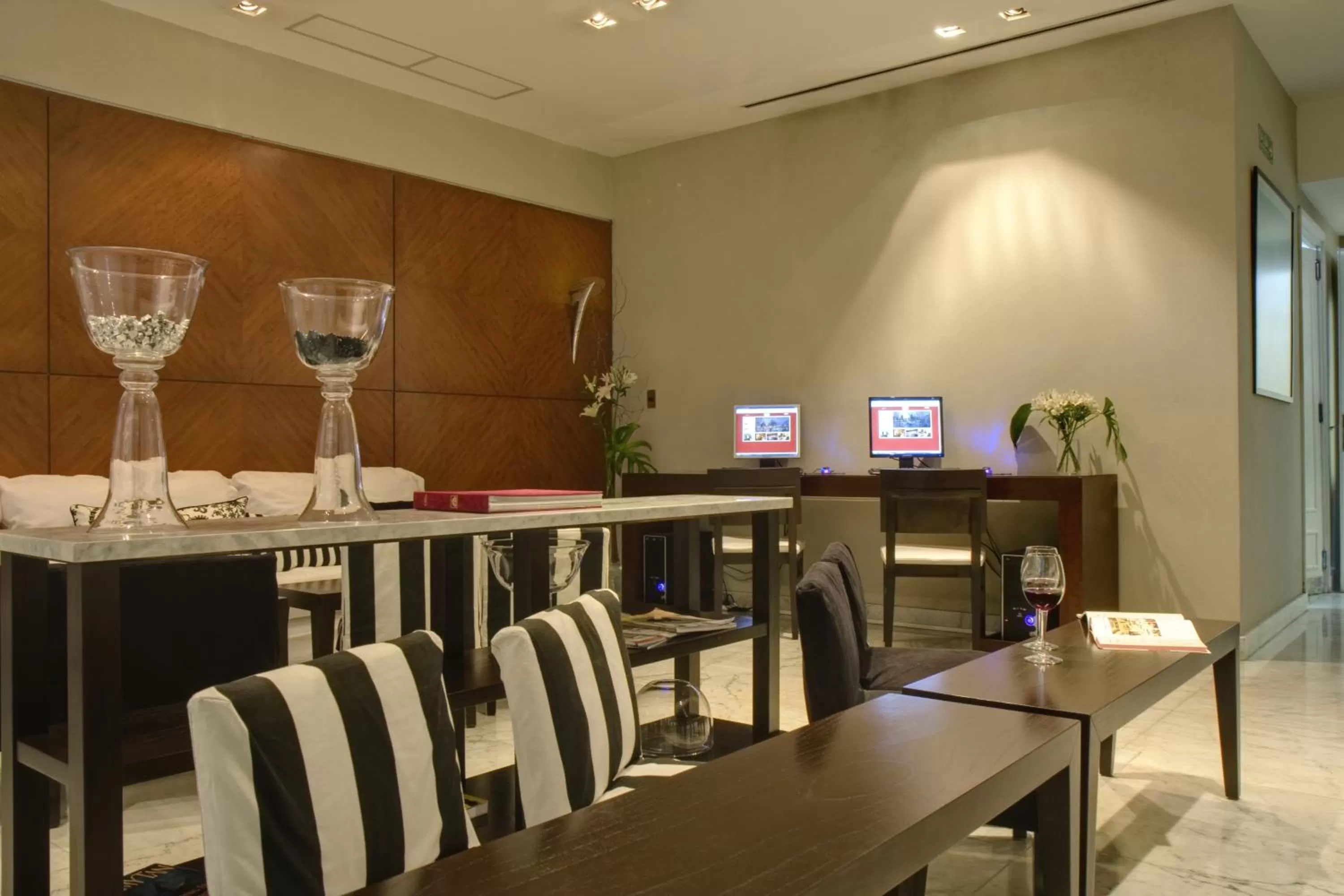 Business facilities in Broadway Hotel & Suites