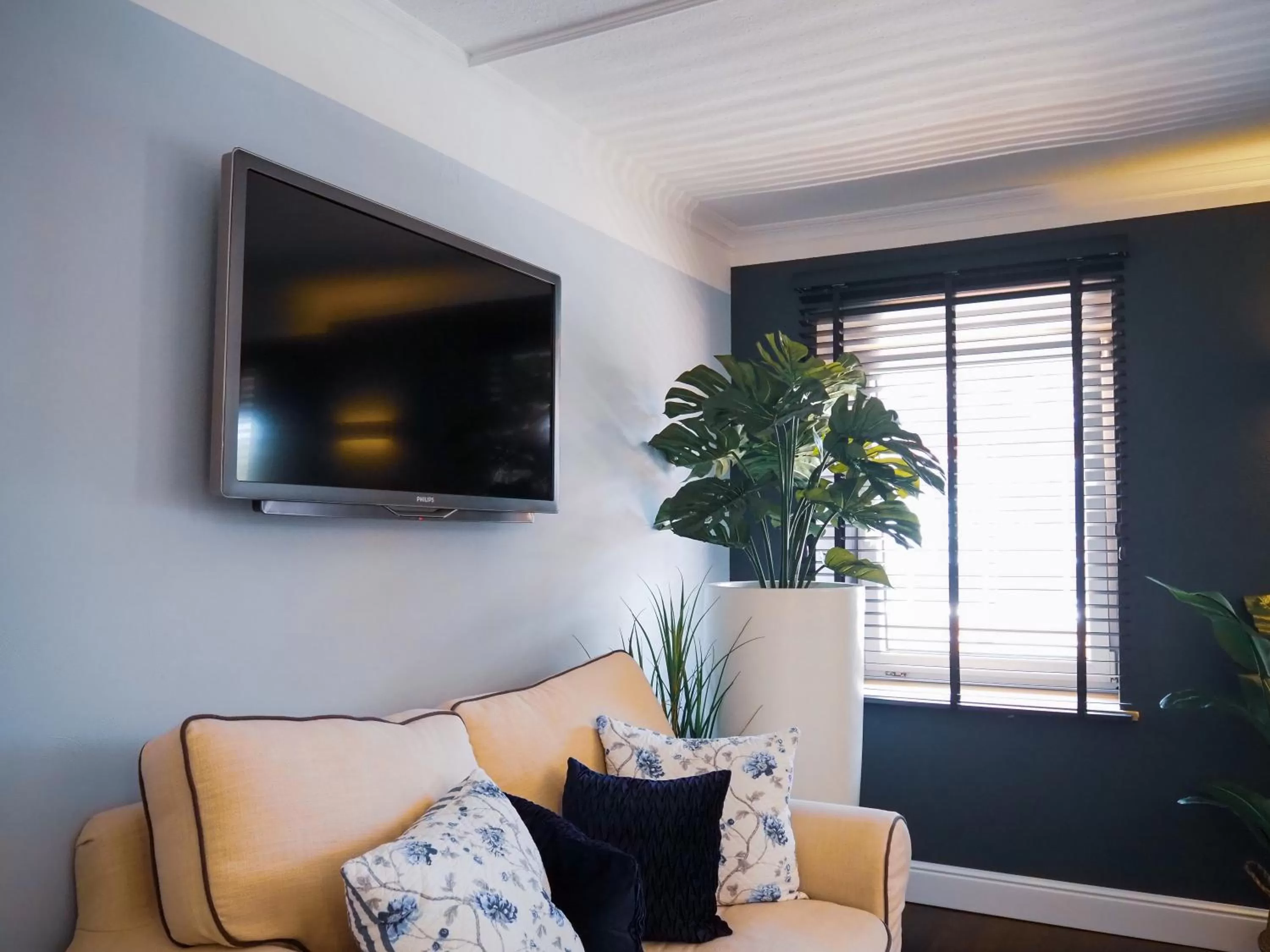 Living room, TV/Entertainment Center in Sauna & Whirlpool - ALPENLIEBE APARTments