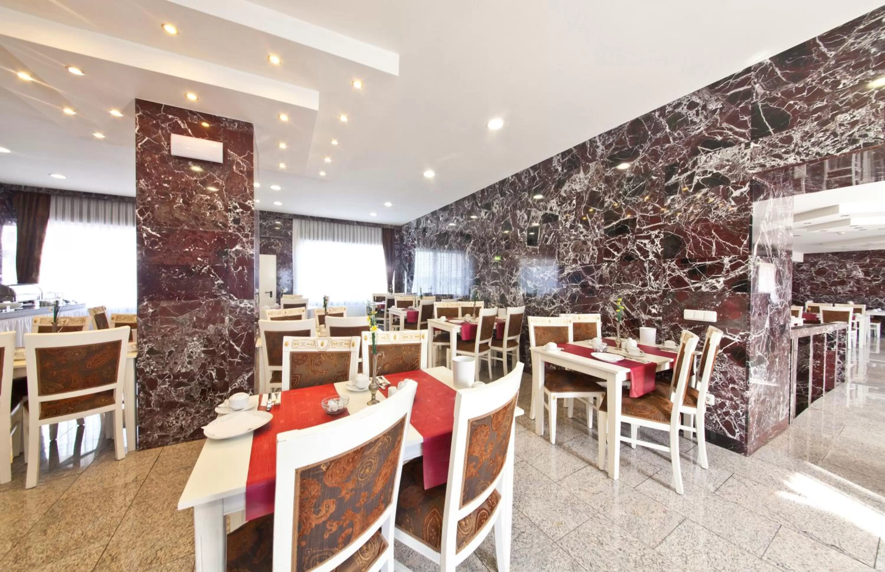 Restaurant/places to eat in Hotel Unique Dortmund Hauptbahnhof