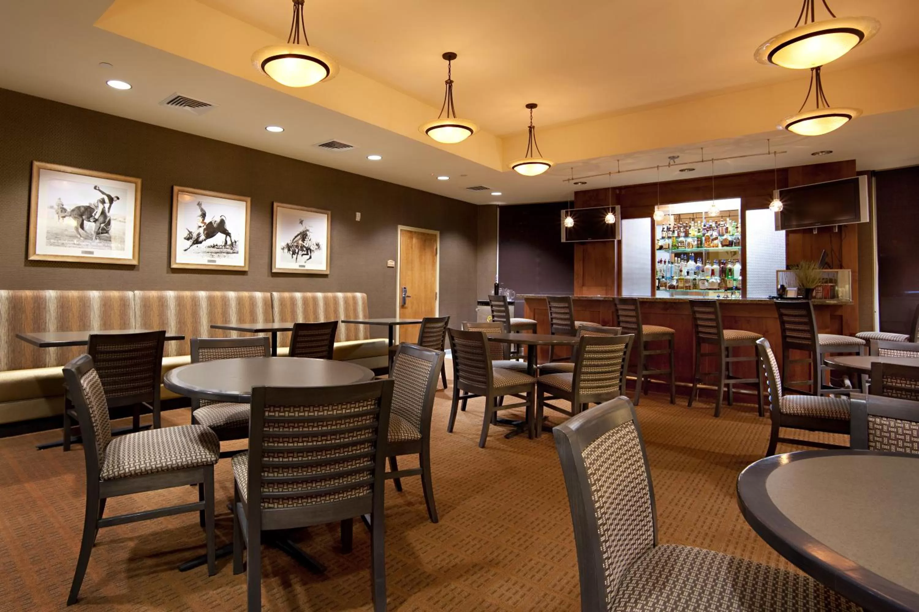 Lounge or bar in Holiday Inn Laramie by IHG