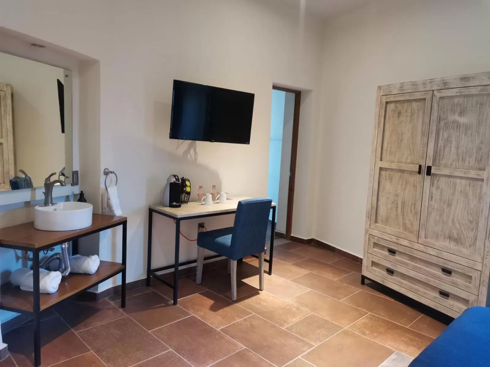 TV/Entertainment Center in Hotel La Notaría