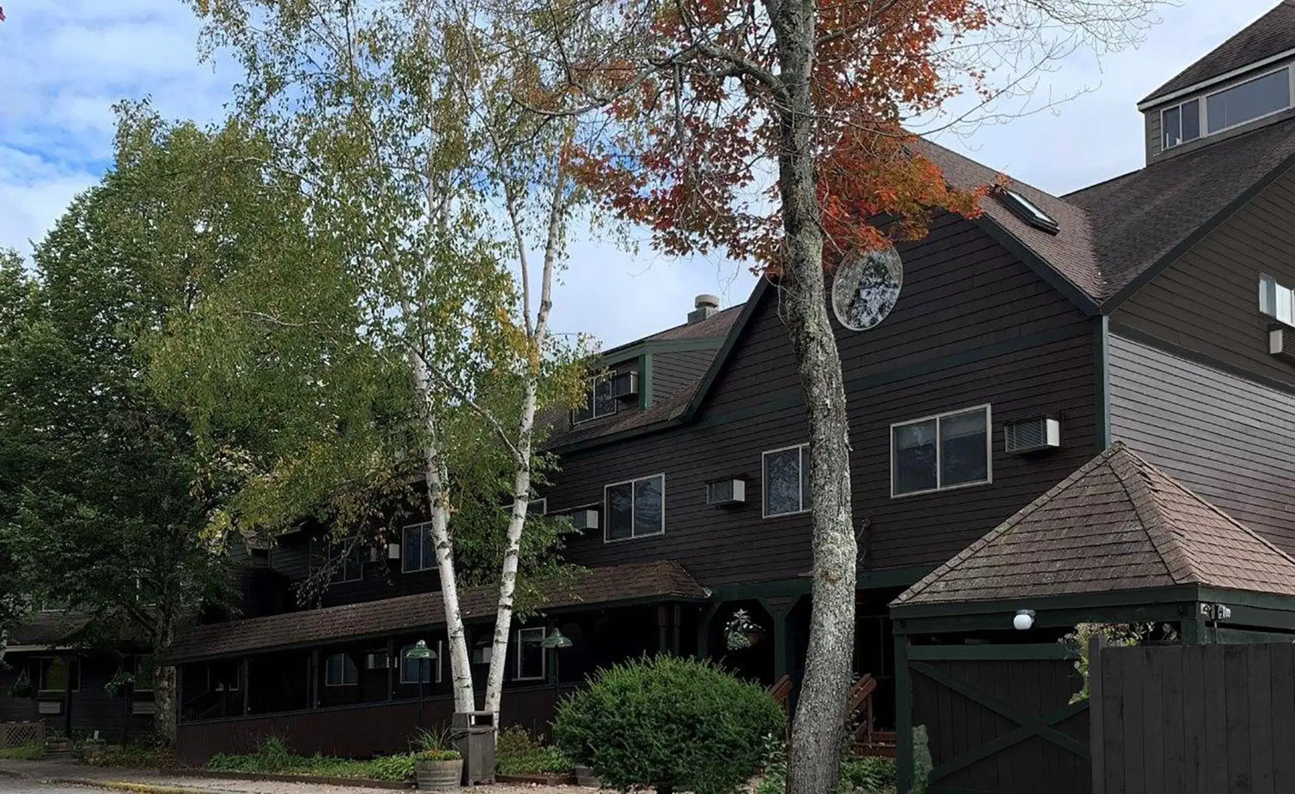 Snowy Owl Inn Snowy Owl Inn