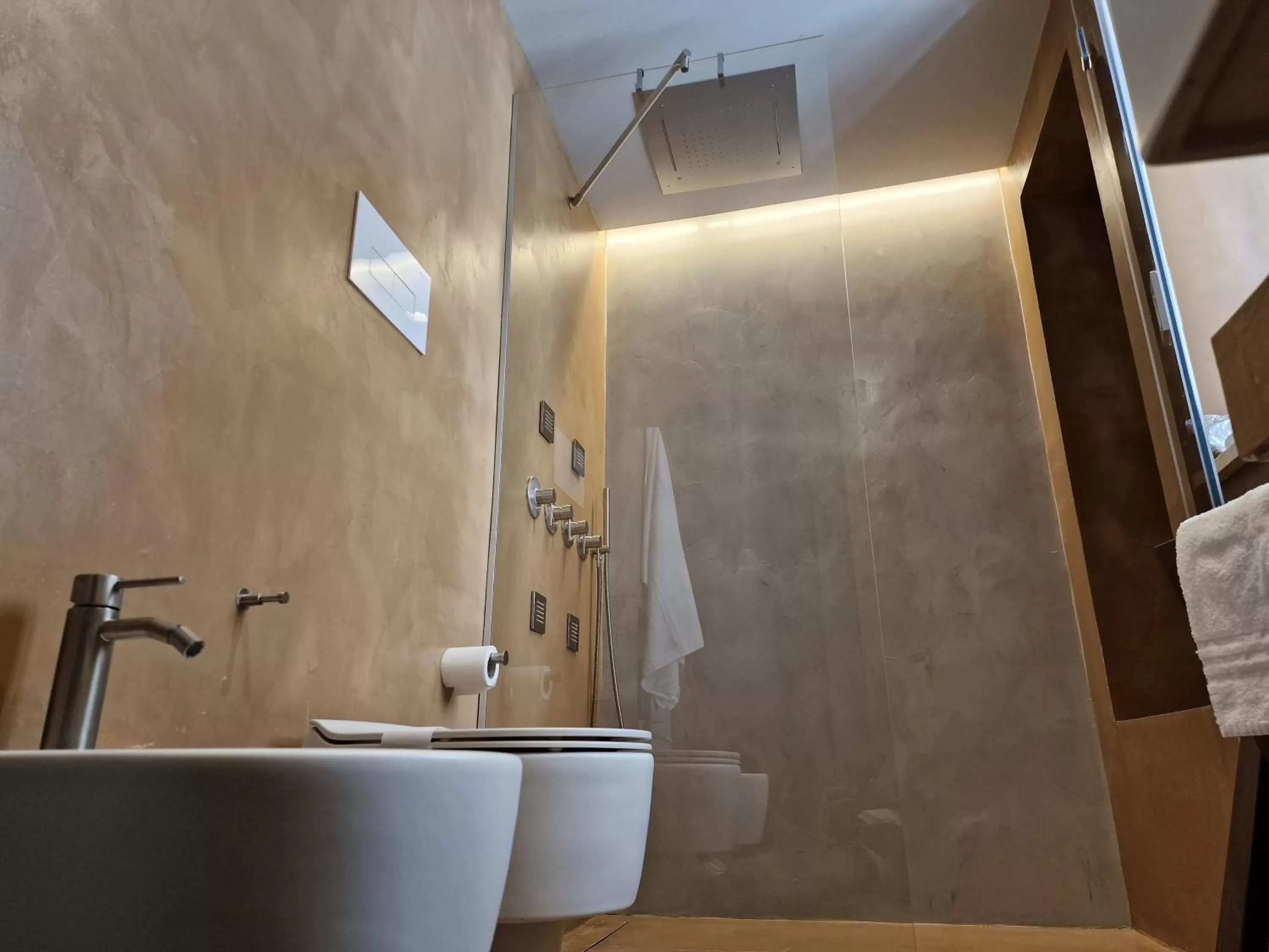 Shower, Bathroom in Locanda Susuiusu