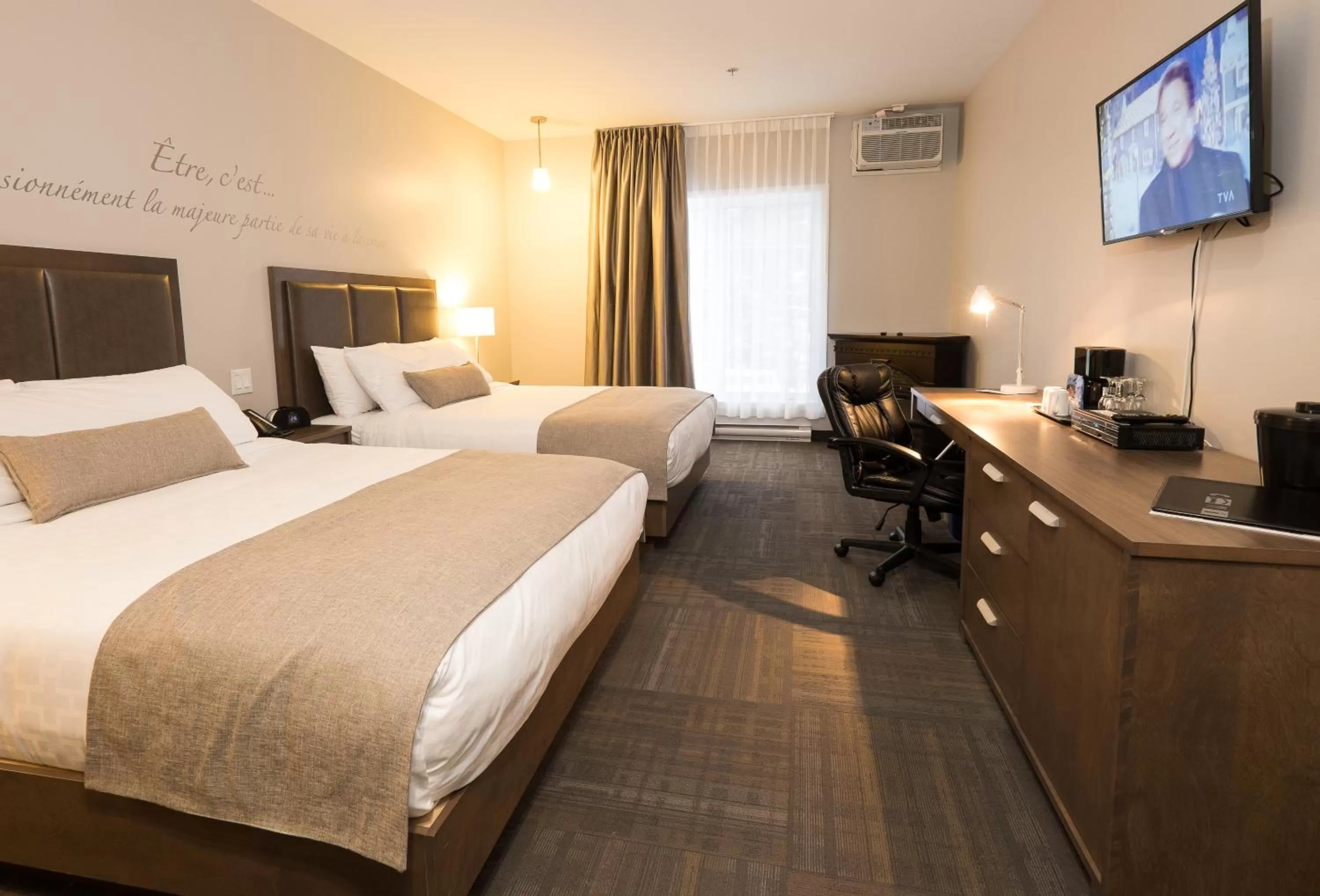 Photo of the whole room, Bed in Hôtel et Pavillons Le Petit Manoir du Casino