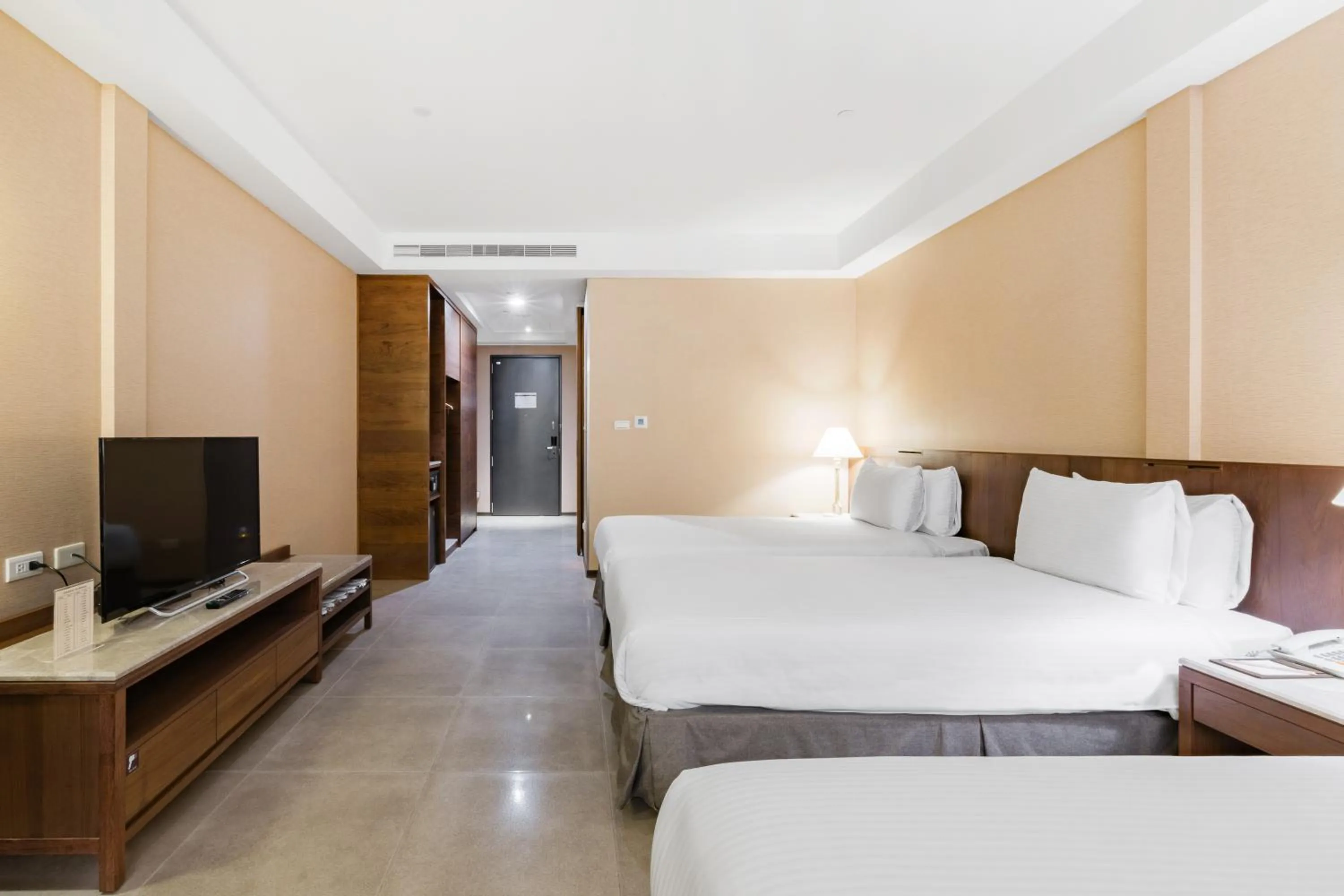 Photo of the whole room, Bed in Great Roots Forestry Spa Resort