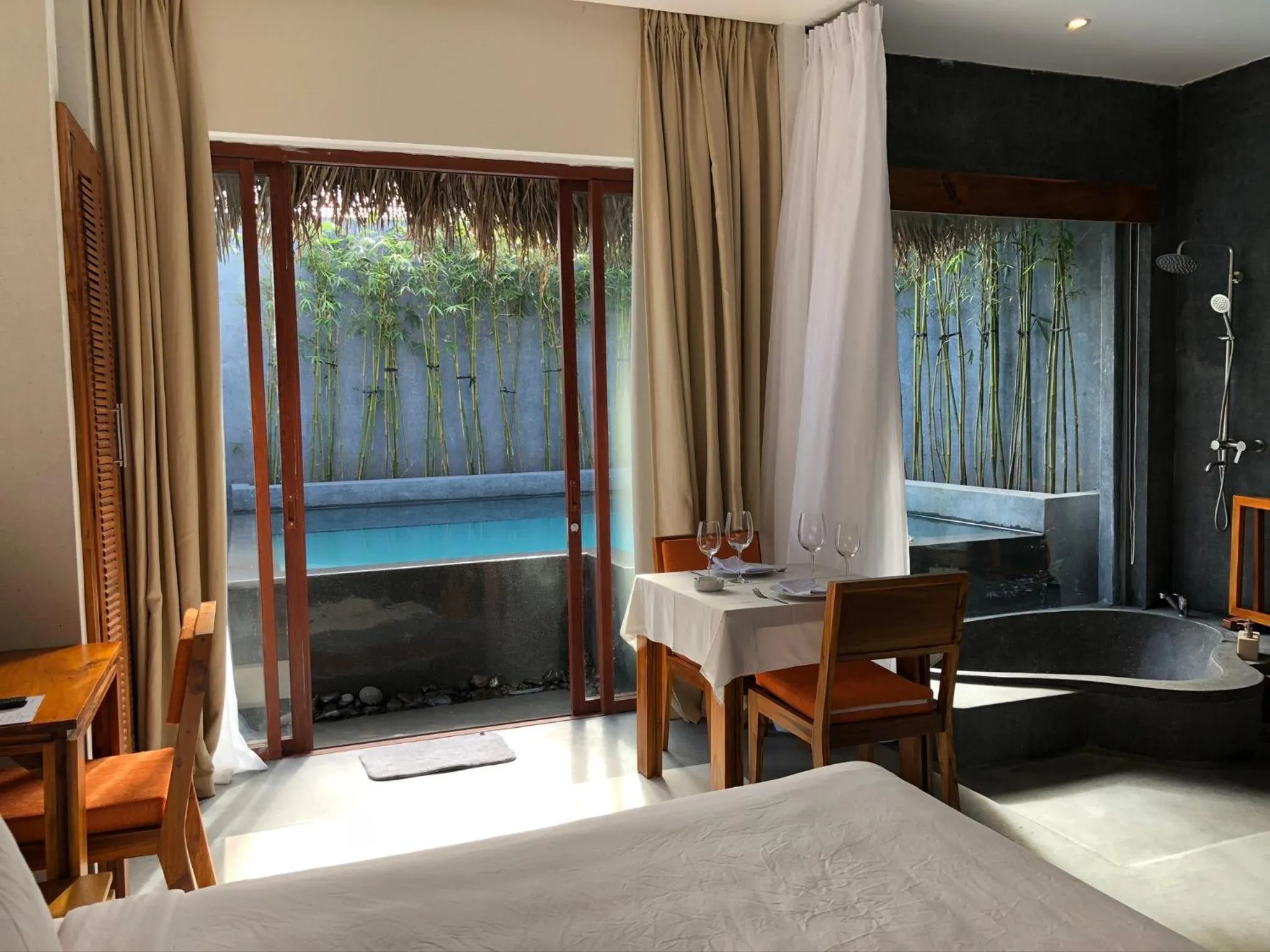 Bed in Palm View Villa