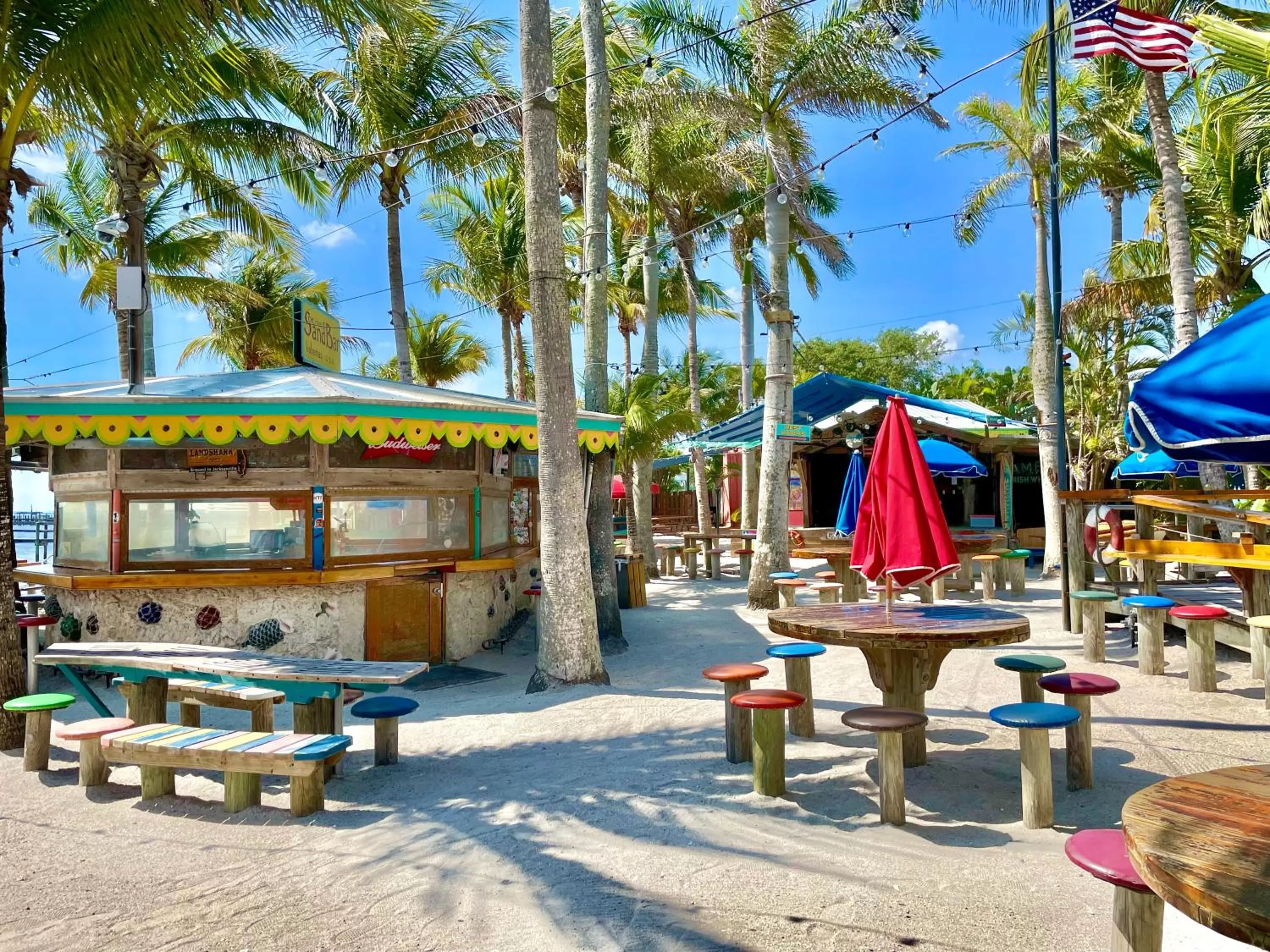 Restaurant/places to eat in Capt Hirams Resort