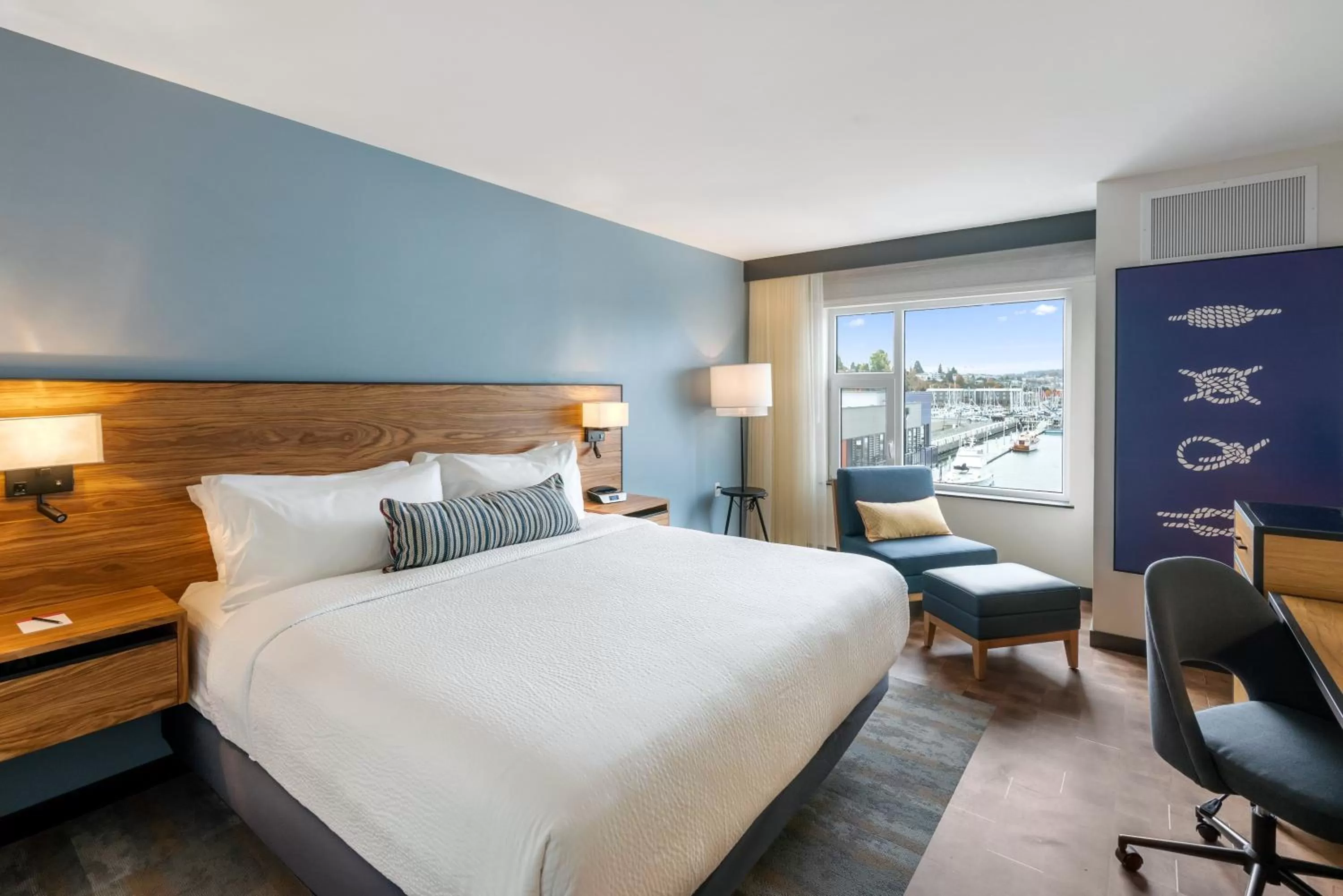 Photo of the whole room, Bed in Hotel Indigo Seattle Everett Waterfront Place by IHG