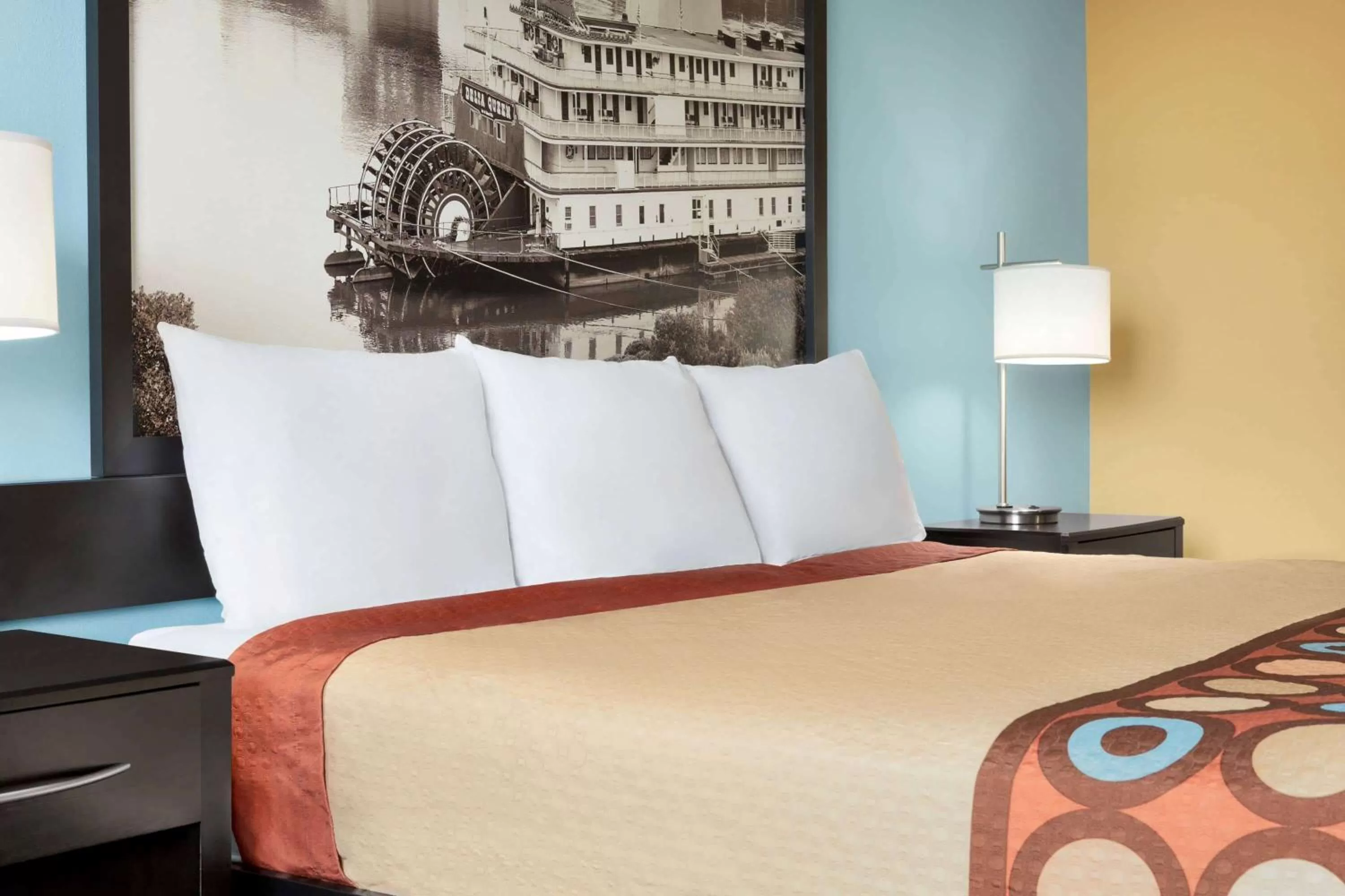 Photo of the whole room, Bed in Super 8 by Wyndham Whites Creek/ Nashville NW Area