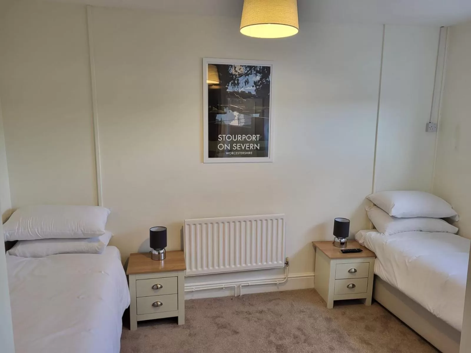 Bed, Seating Area in The Bird in Hand