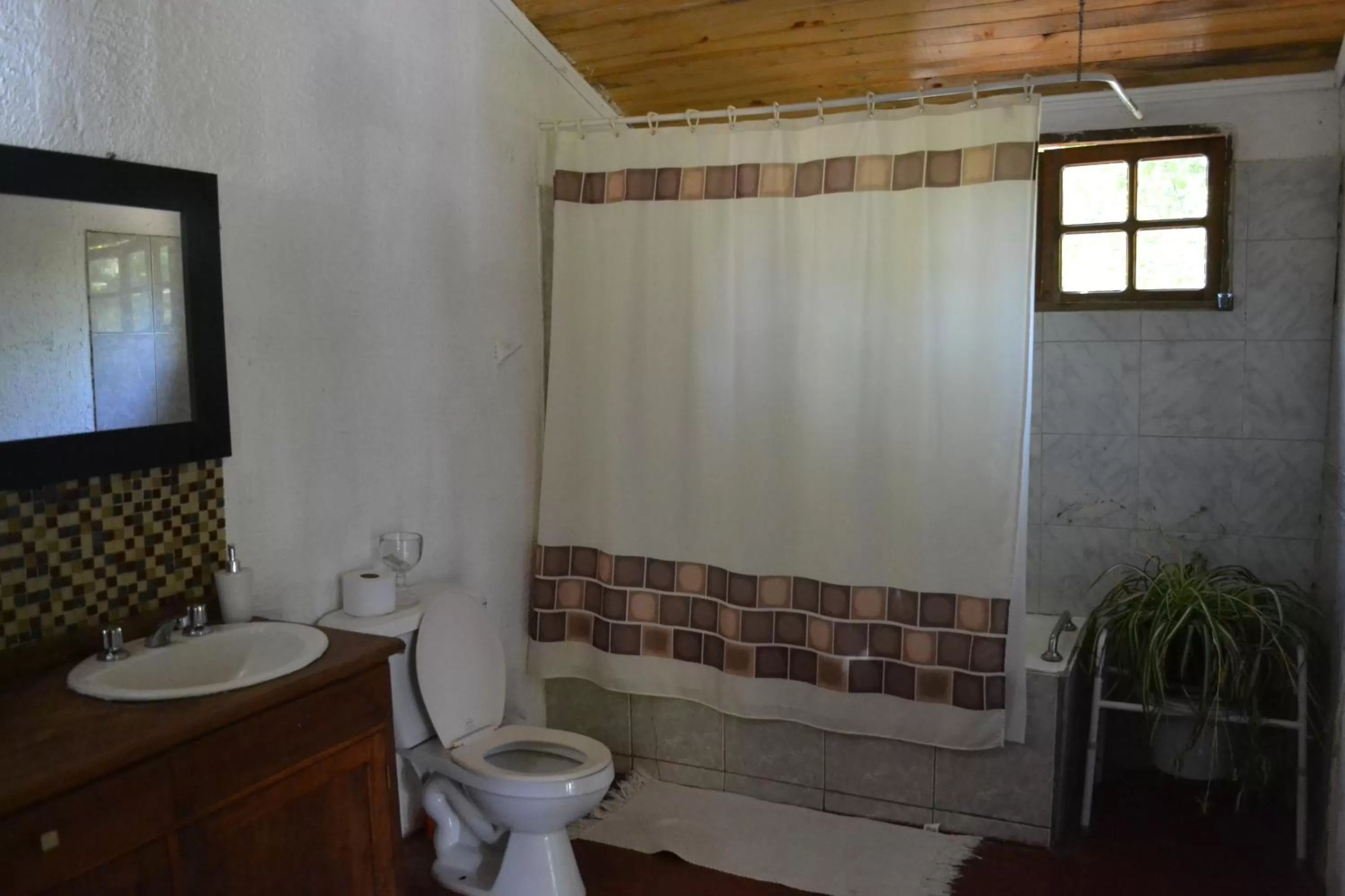 Bathroom in La Casa de Adobe Natural y Más