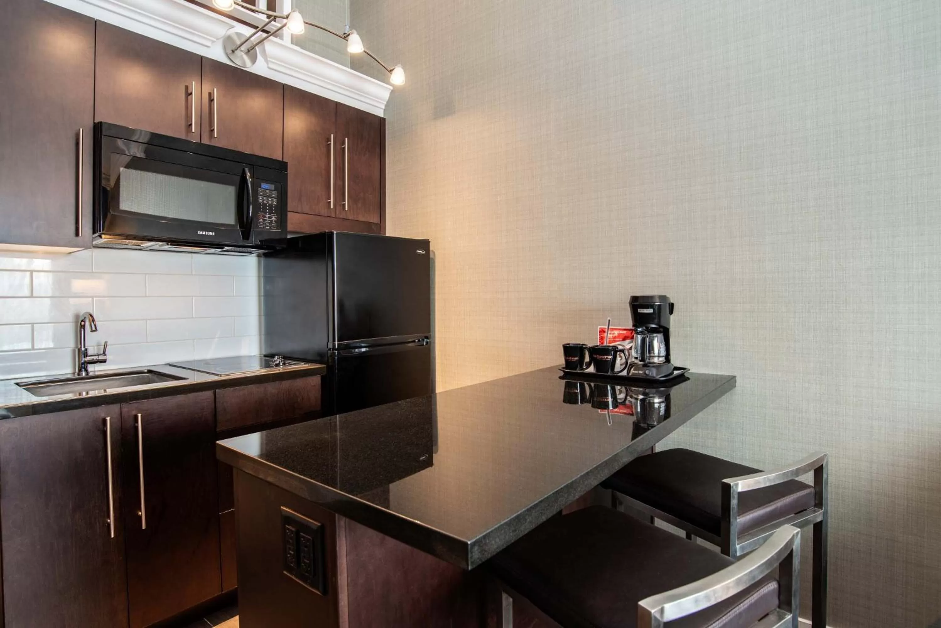 Kitchen or kitchenette in Sandman Hotel Vancouver Airport