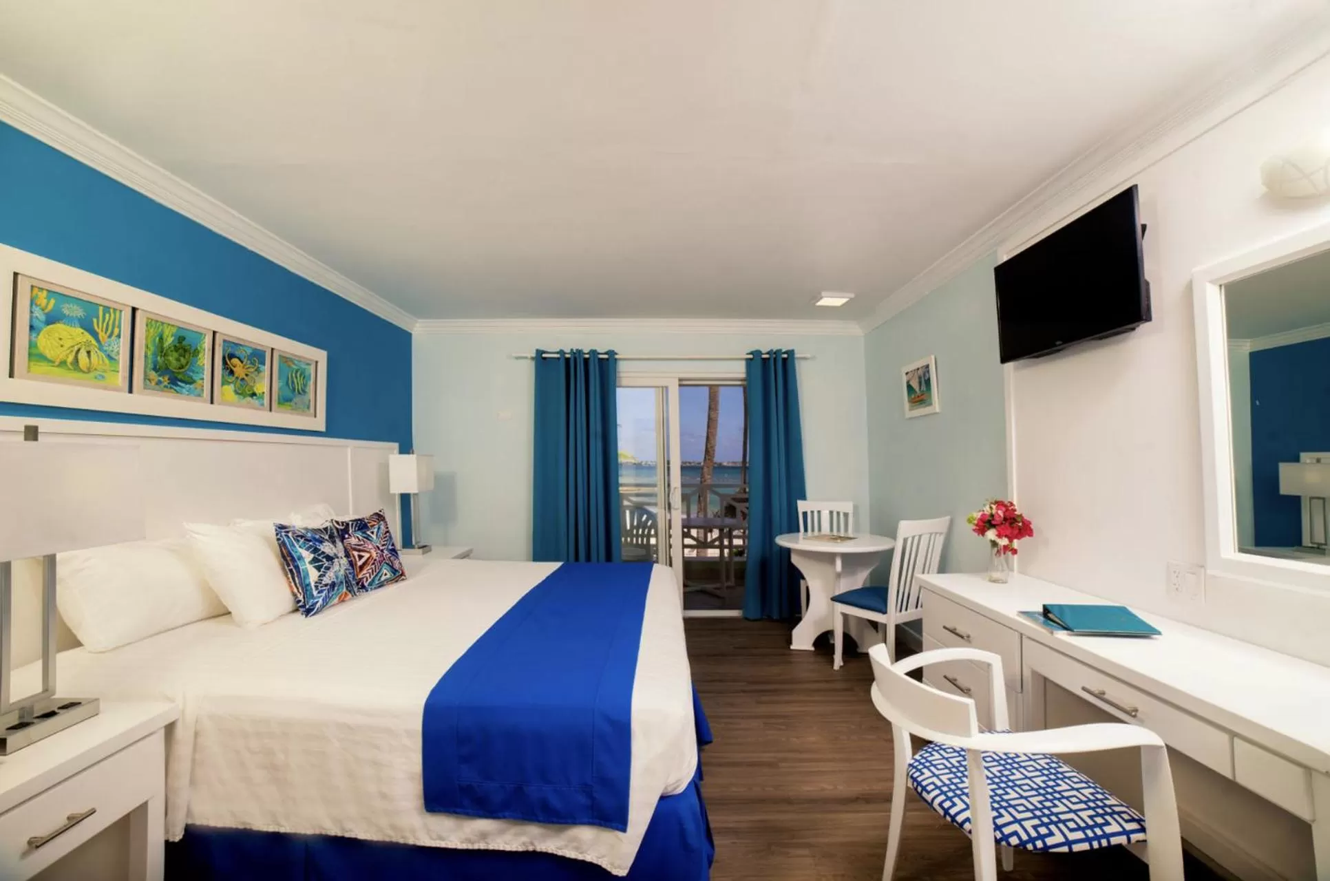 Sea view, Bed in Dover Beach Hotel