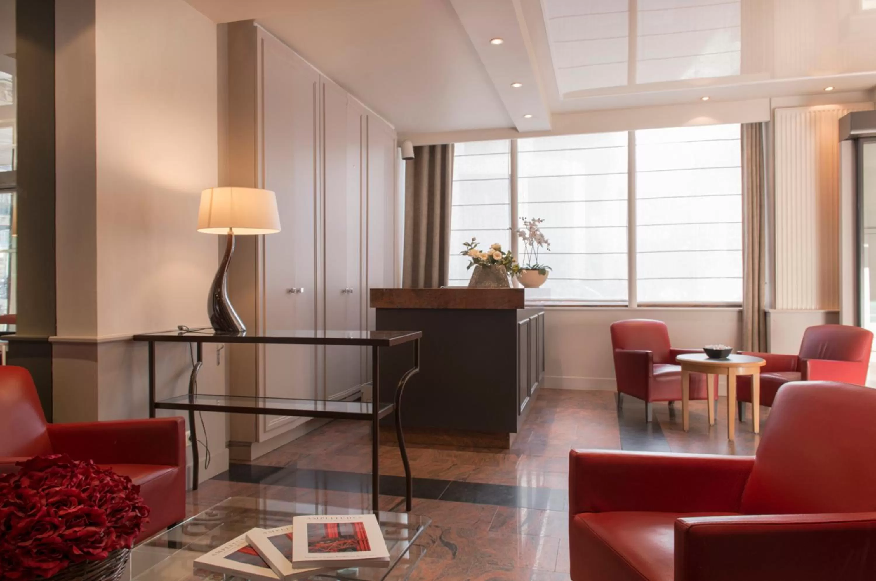 Lobby or reception in Hôtel de Genève