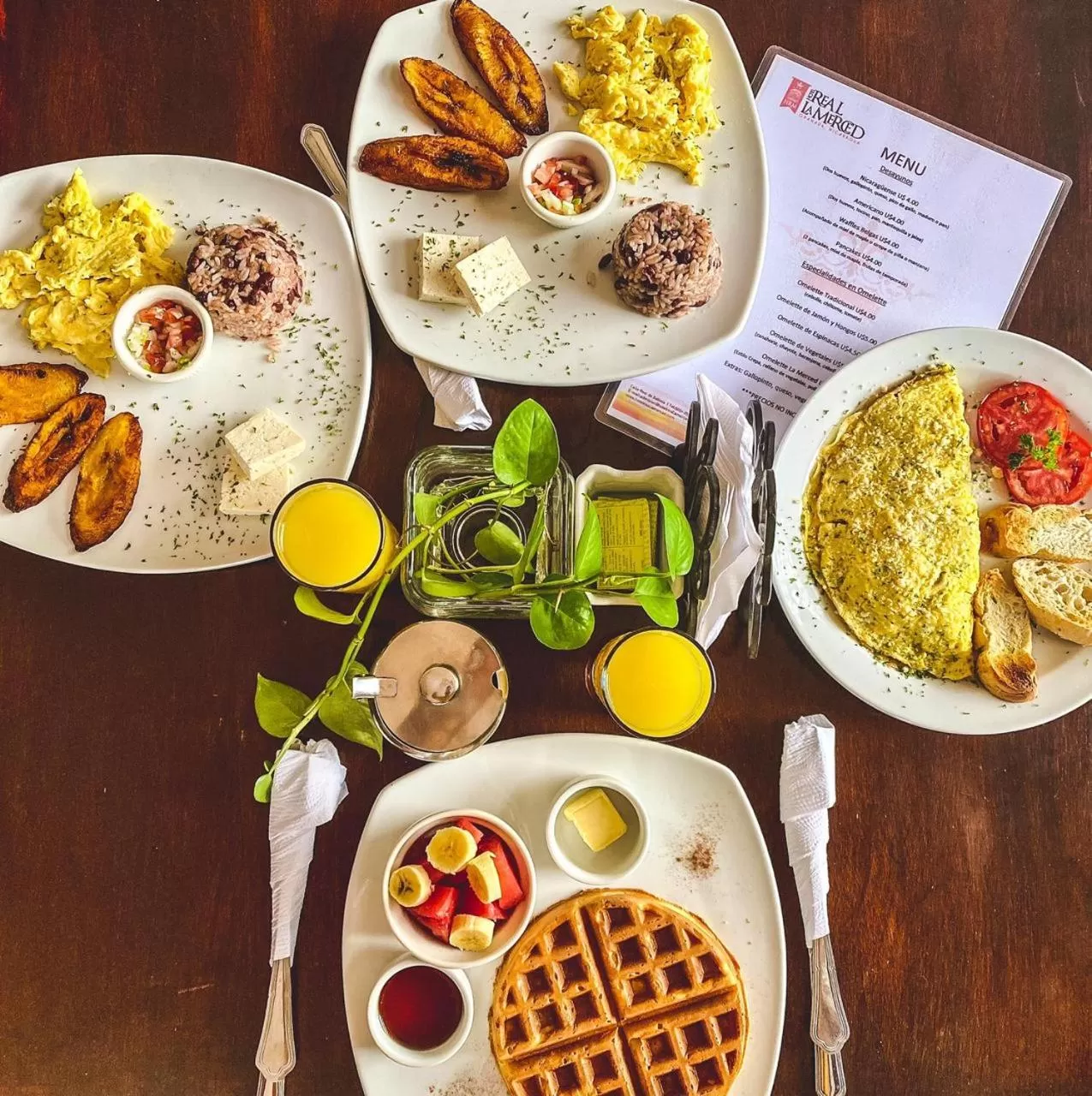 Restaurant/places to eat in Hotel Real La Merced